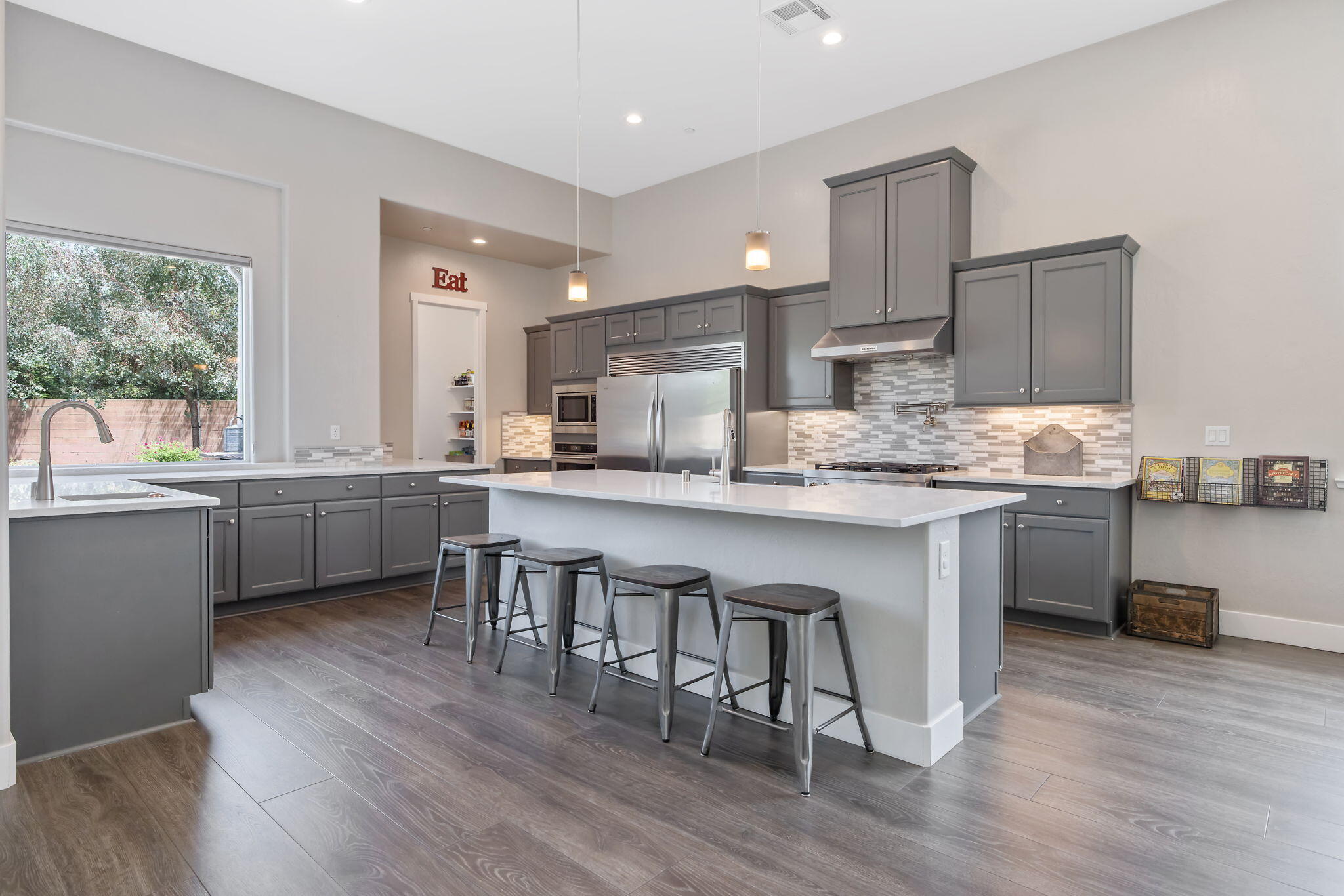 3500 W Lark Ave, Visalia, CA 93291