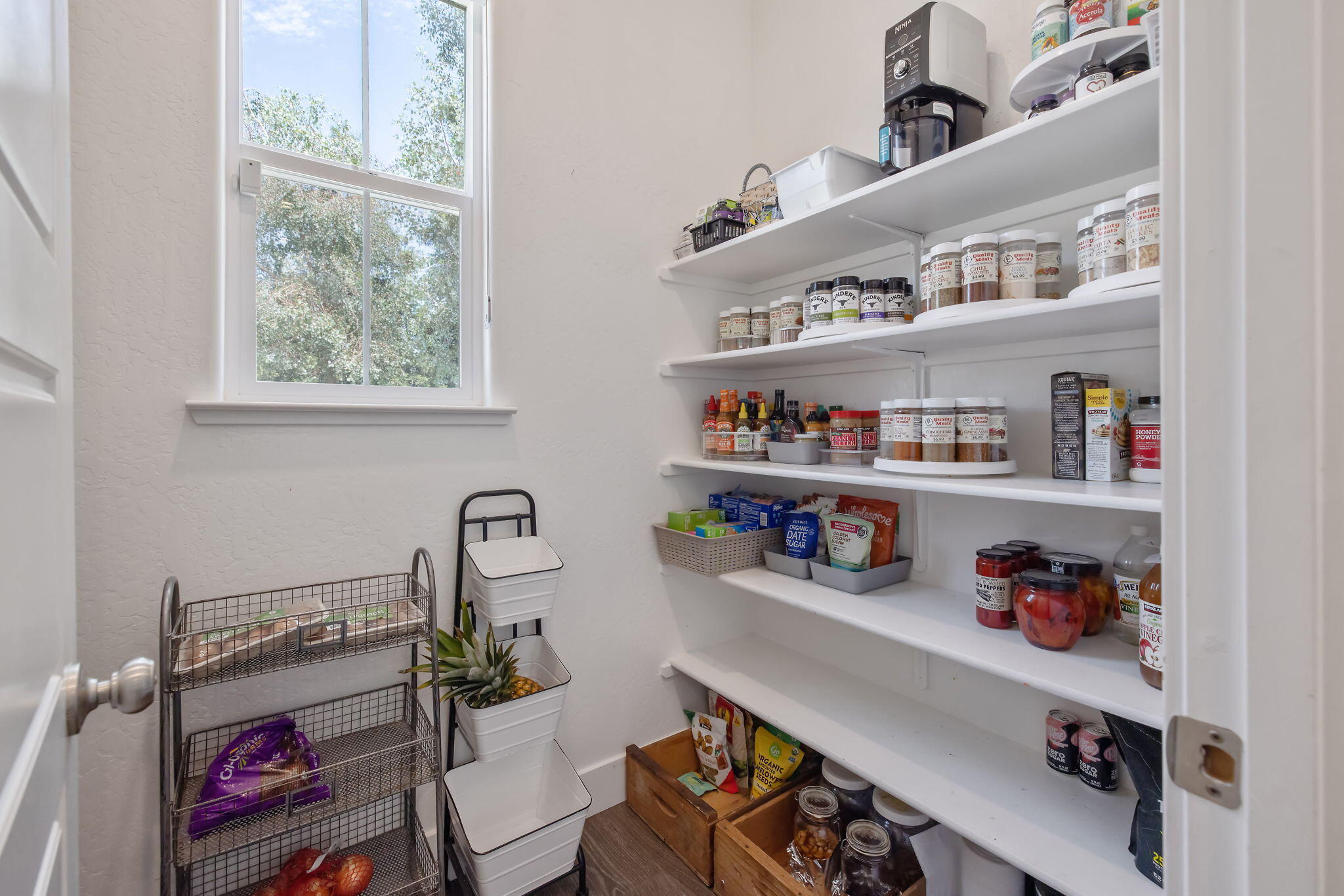 3500 W Lark Ave, Visalia, CA 93291