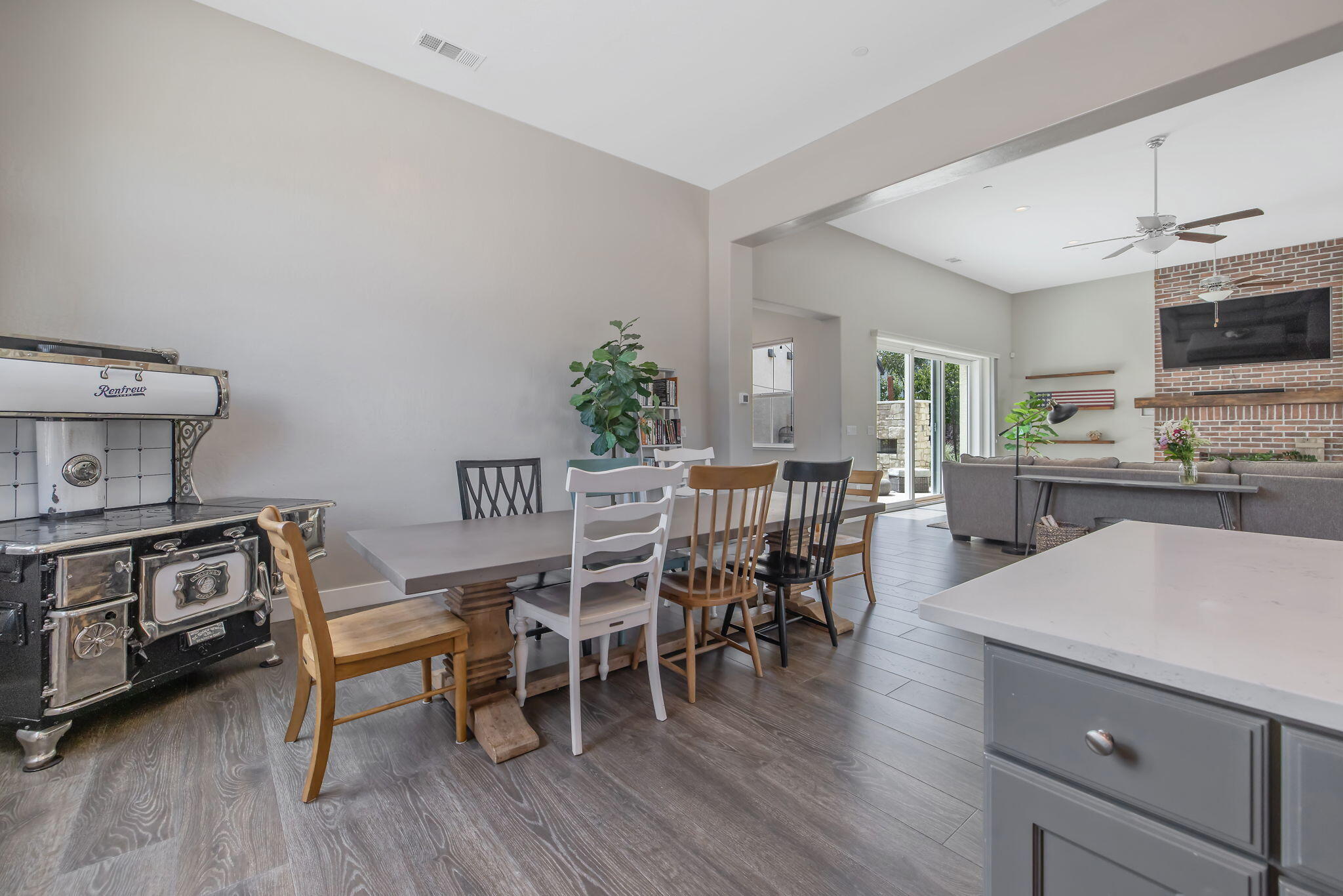 3500 W Lark Ave, Visalia, CA 93291