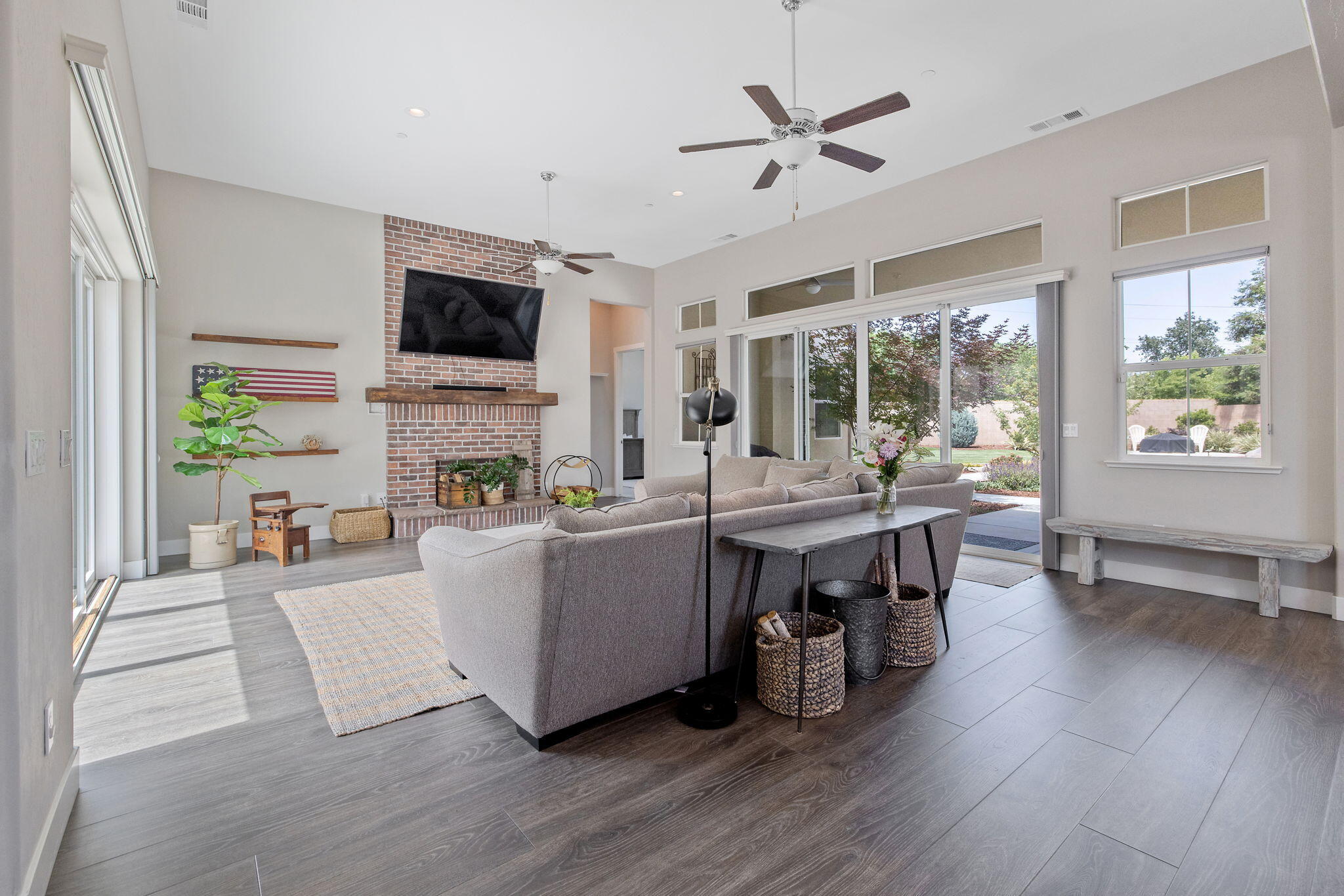 3500 W Lark Ave, Visalia, CA 93291
