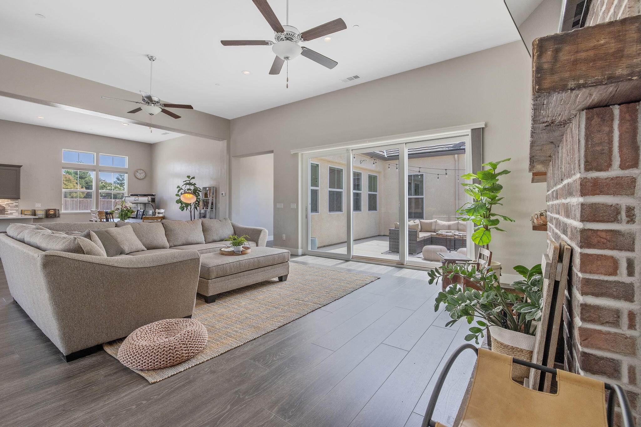 3500 W Lark Ave, Visalia, CA 93291