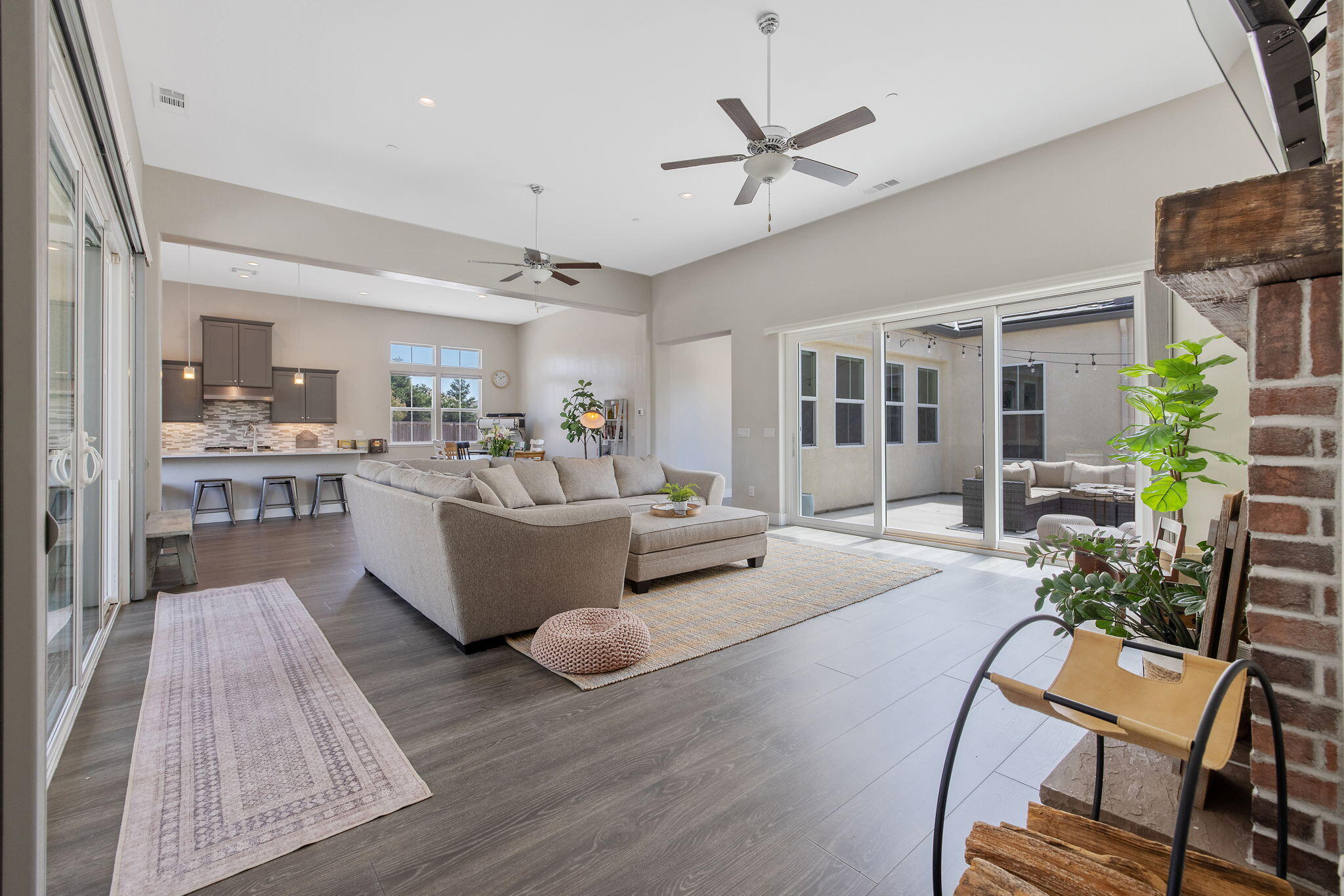 3500 W Lark Ave, Visalia, CA 93291