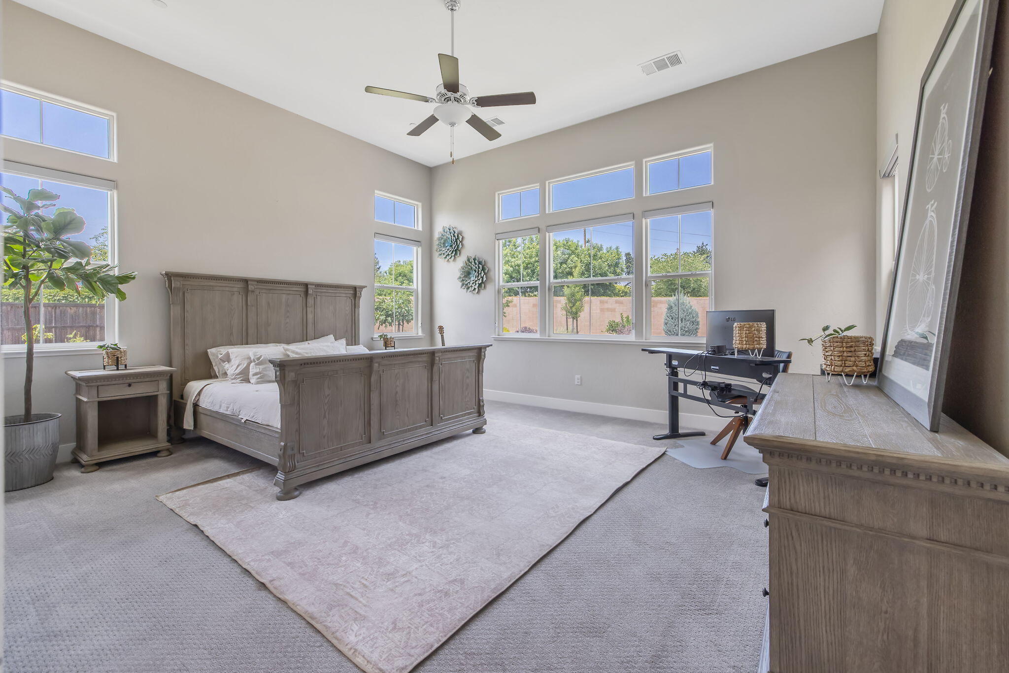 3500 W Lark Ave, Visalia, CA 93291
