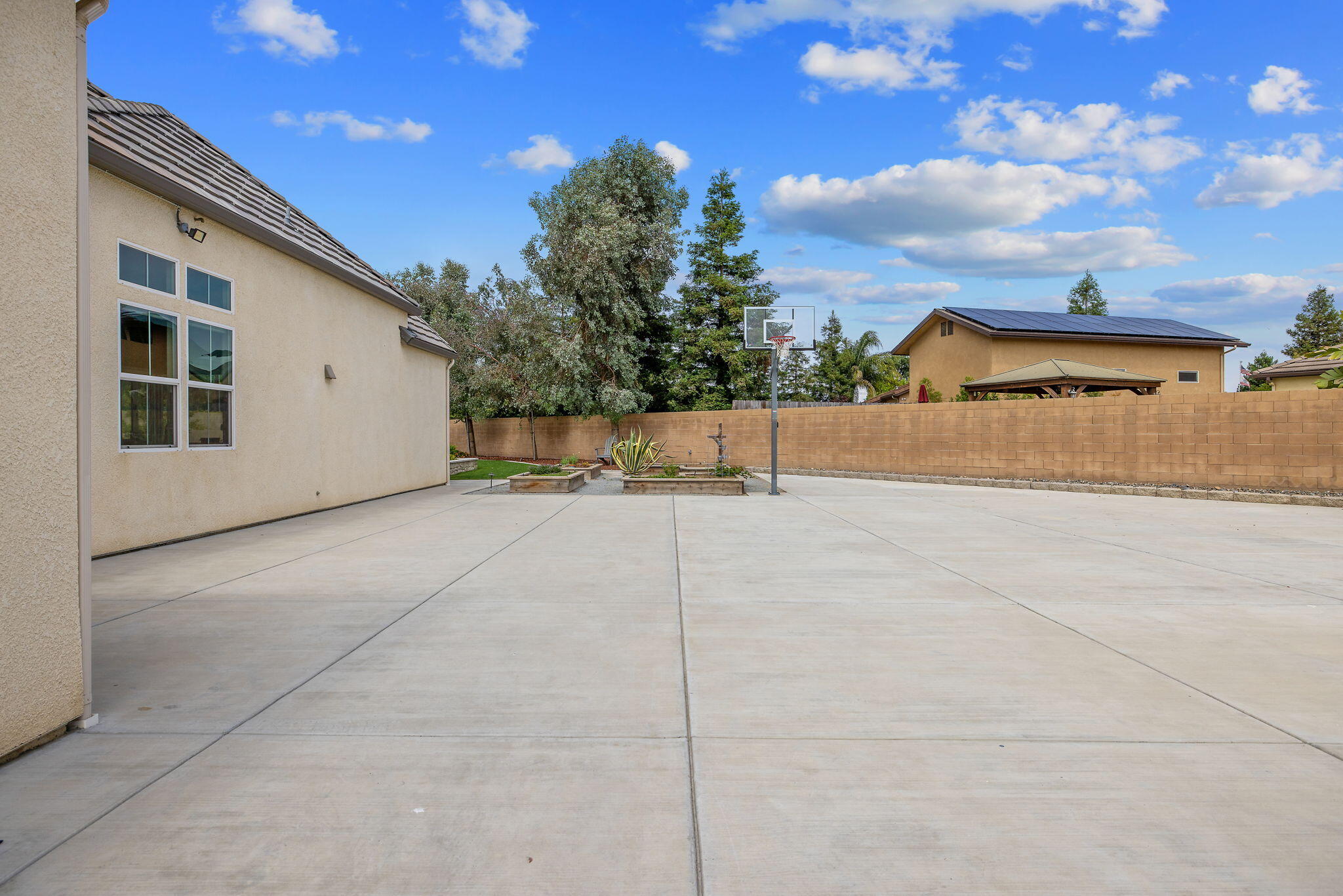 3500 W Lark Ave, Visalia, CA 93291