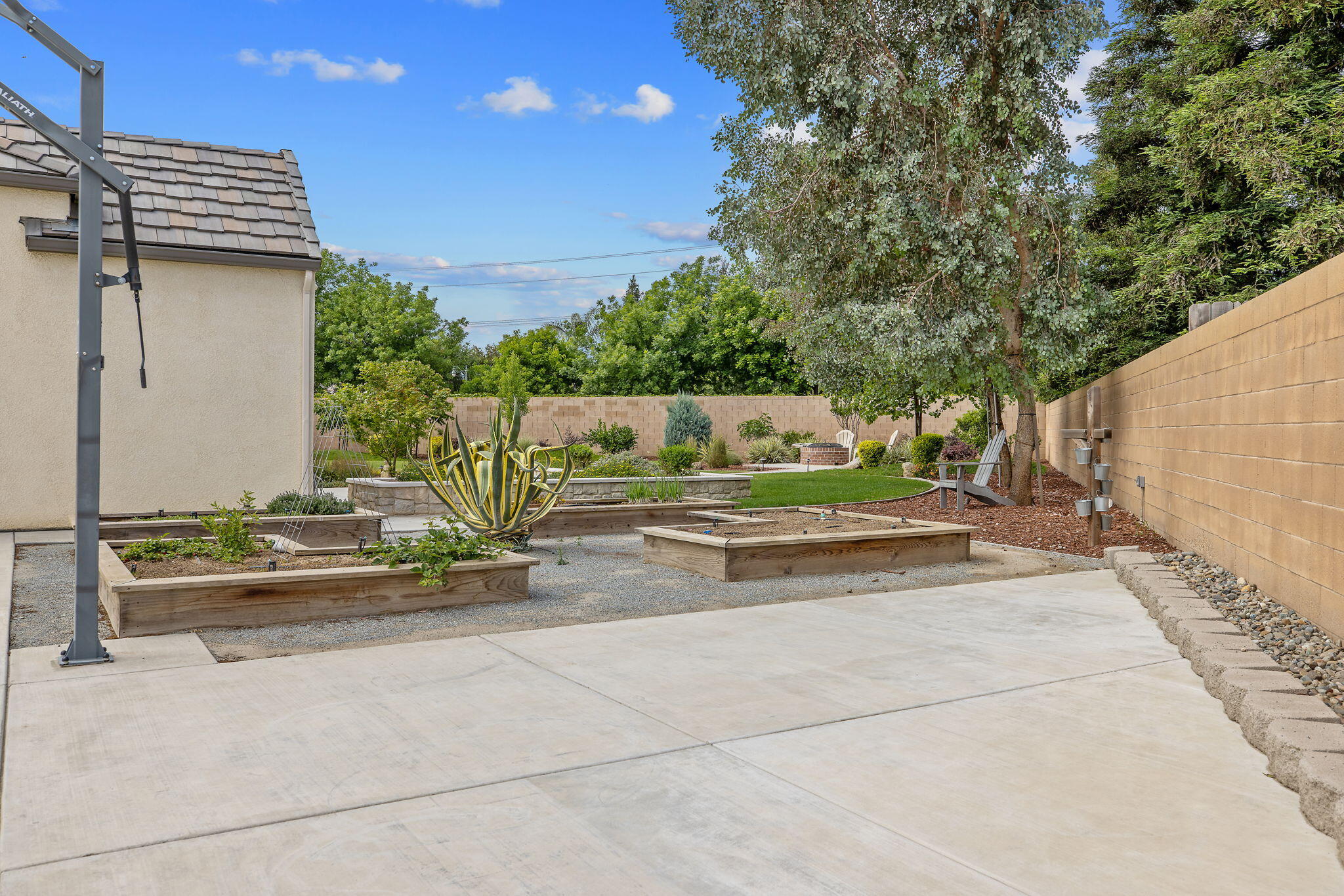 3500 W Lark Ave, Visalia, CA 93291