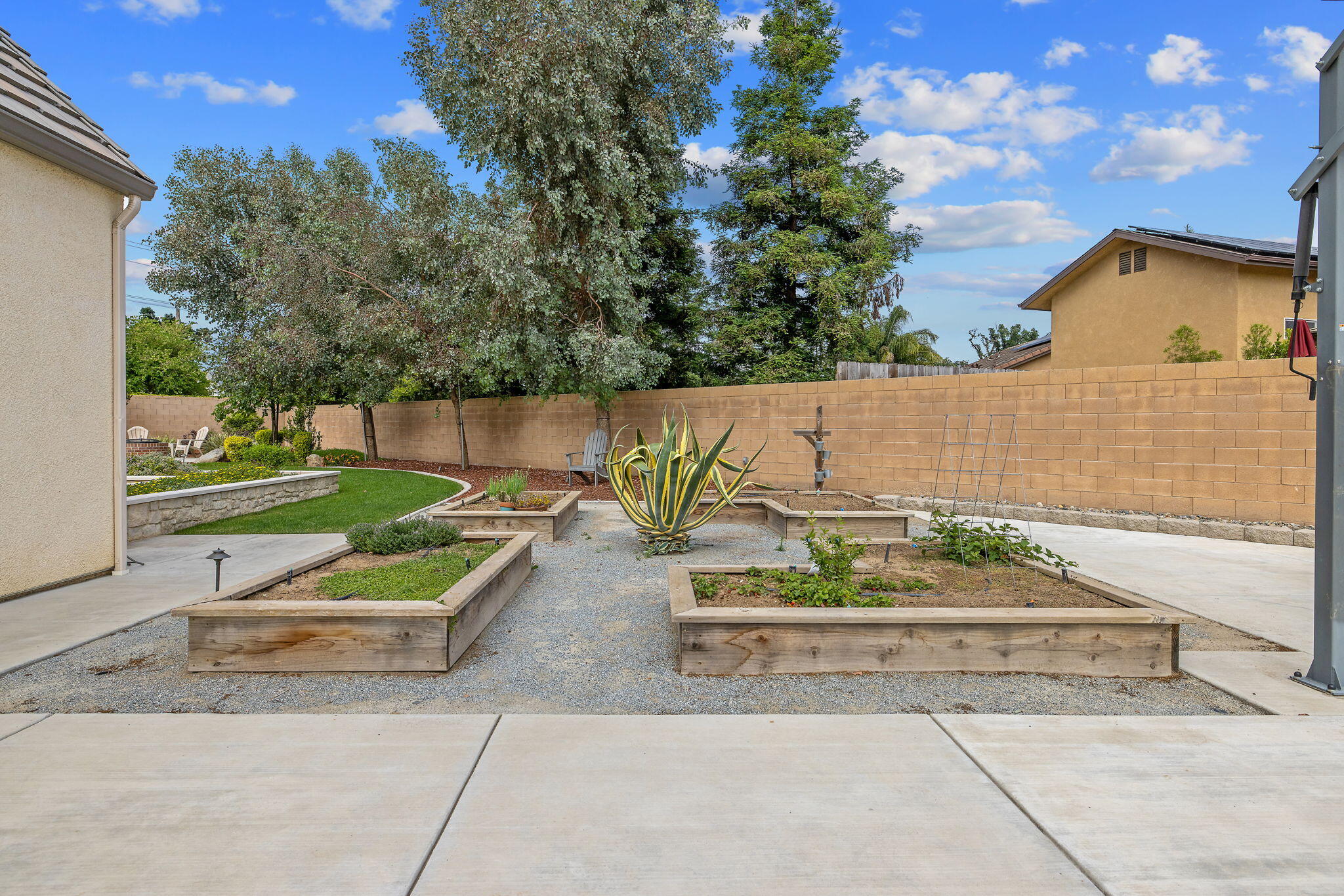 3500 W Lark Ave, Visalia, CA 93291