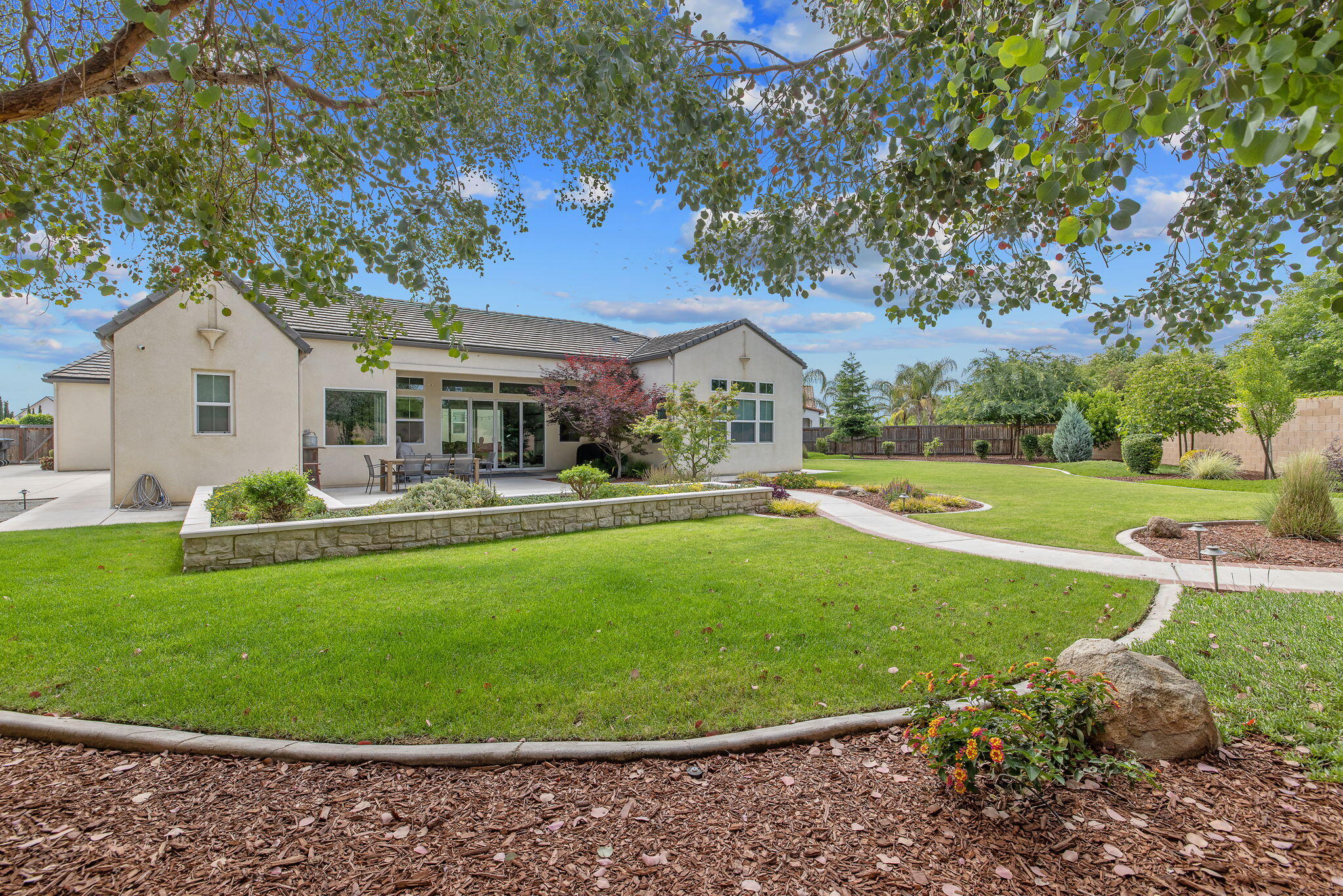 3500 W Lark Ave, Visalia, CA 93291
