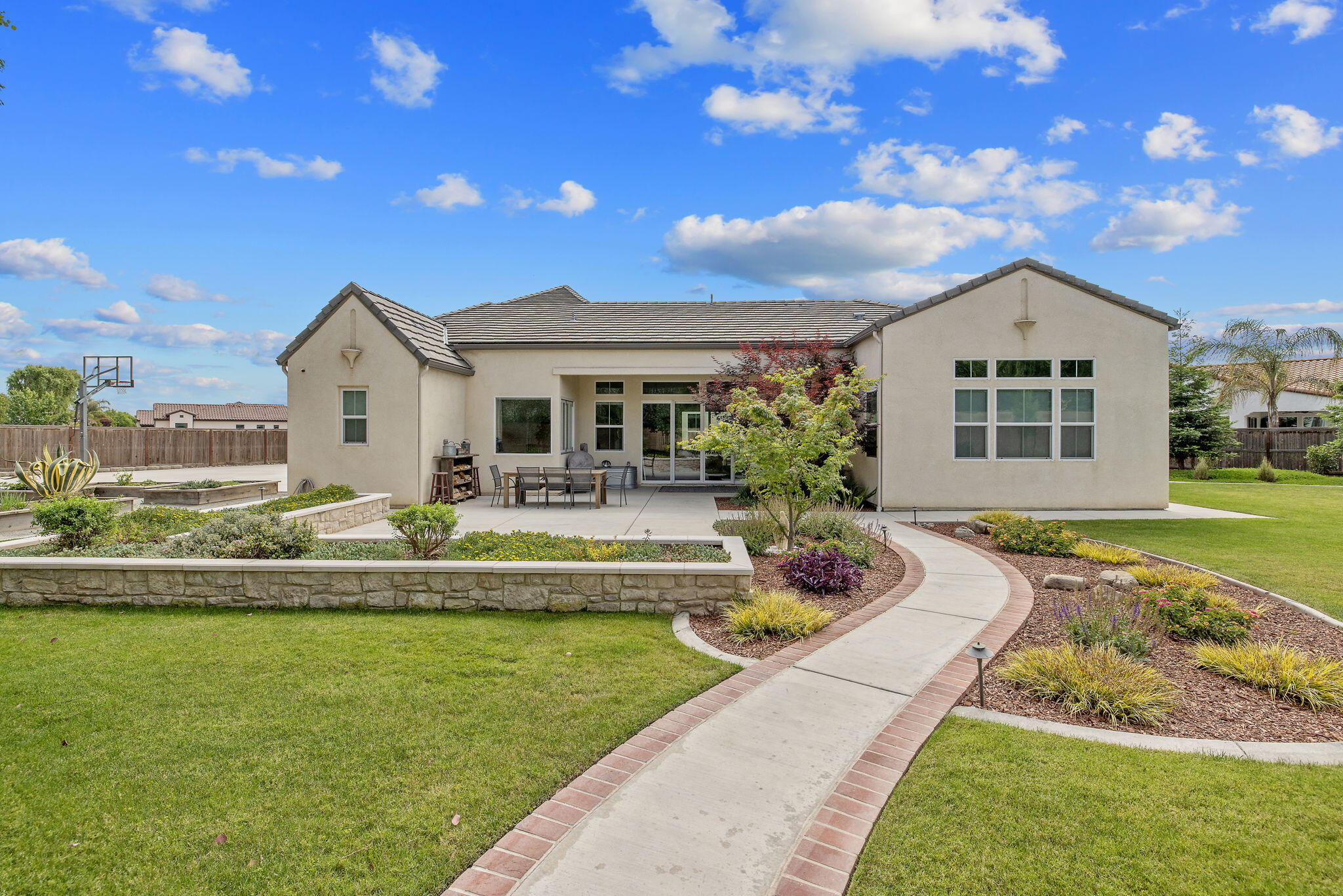 3500 W Lark Ave, Visalia, CA 93291