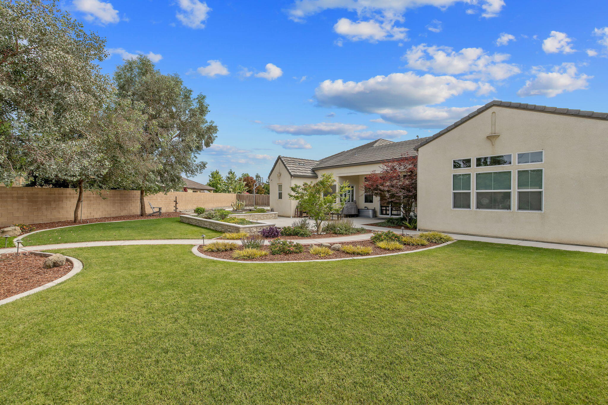 3500 W Lark Ave, Visalia, CA 93291