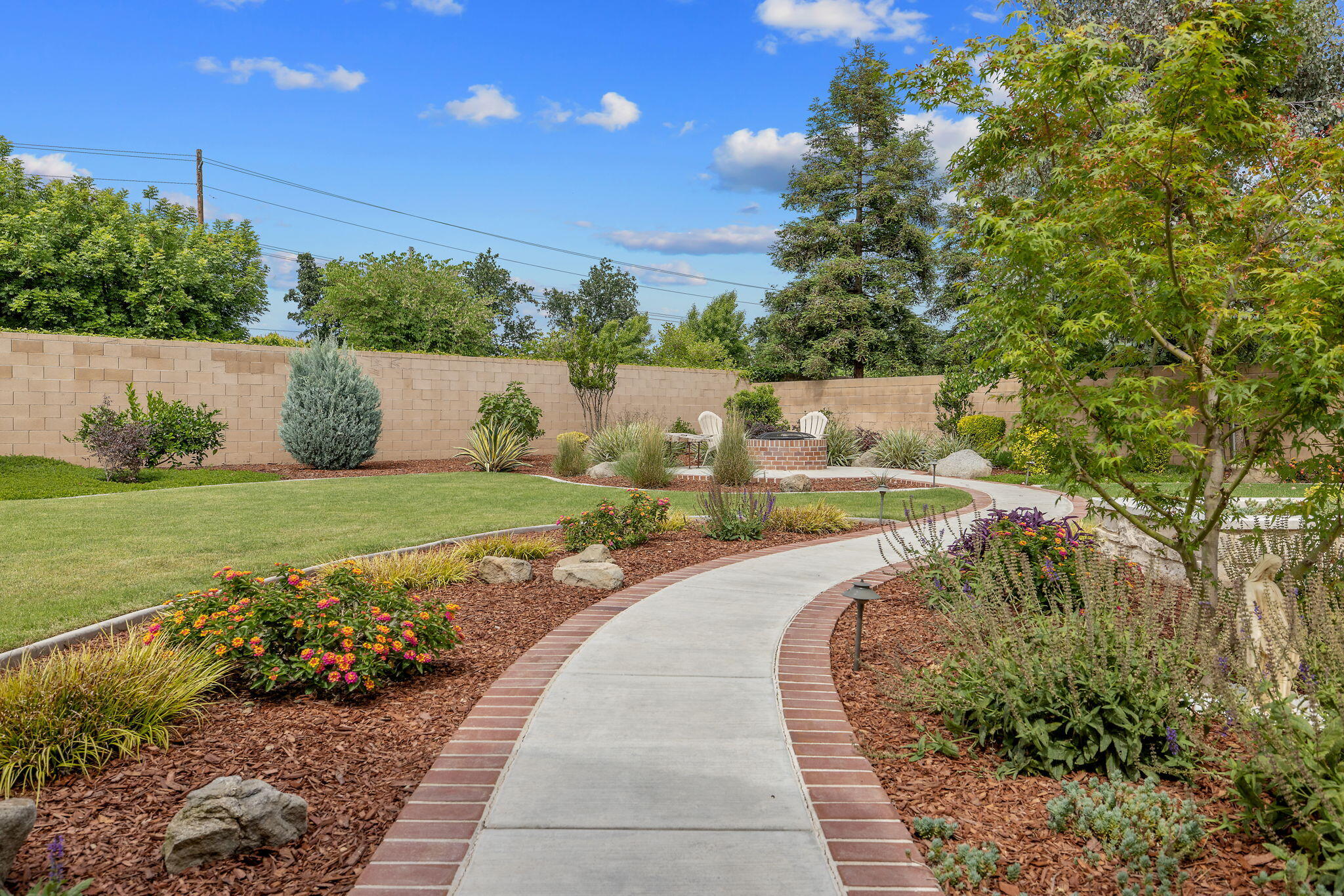 3500 W Lark Ave, Visalia, CA 93291