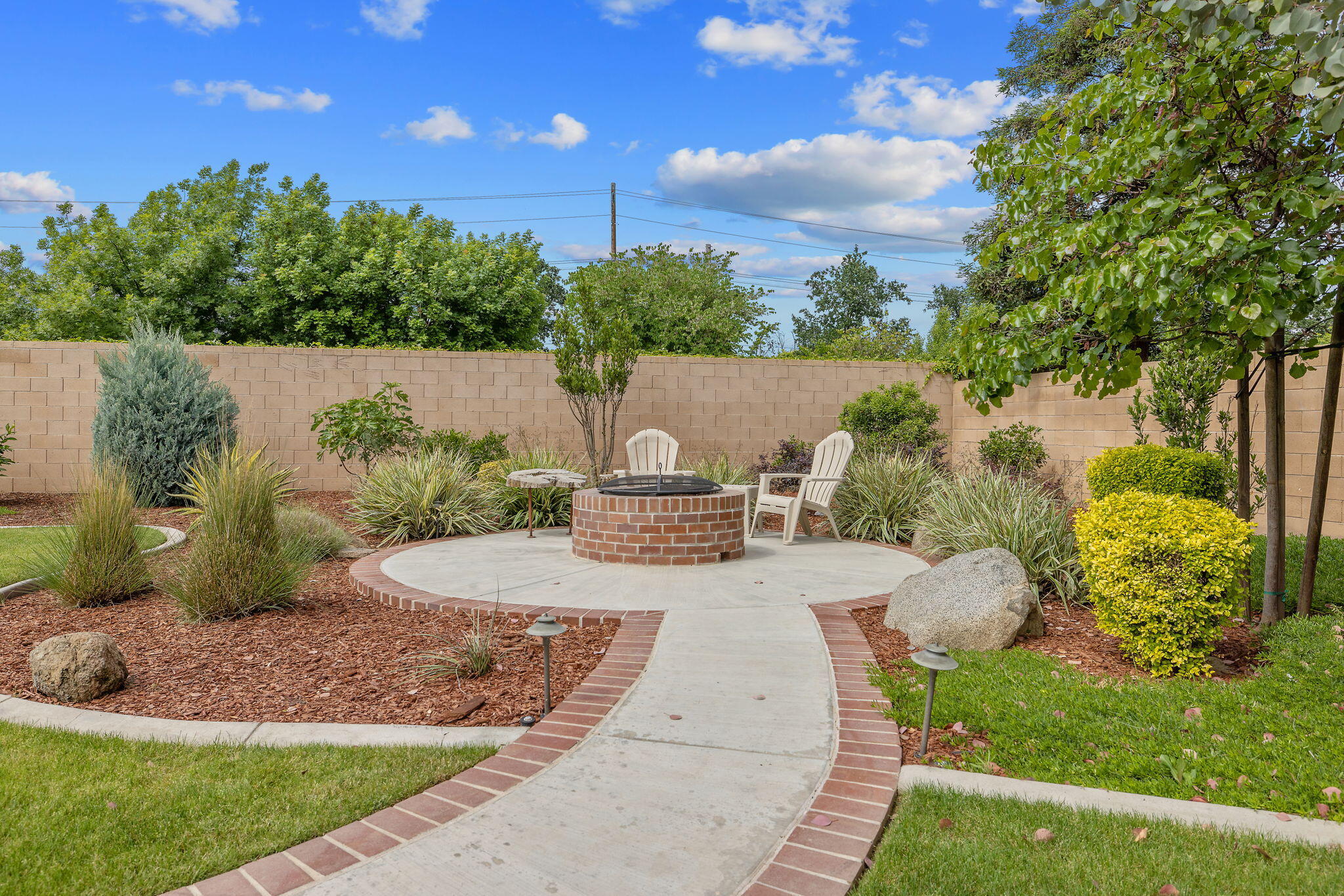 3500 W Lark Ave, Visalia, CA 93291