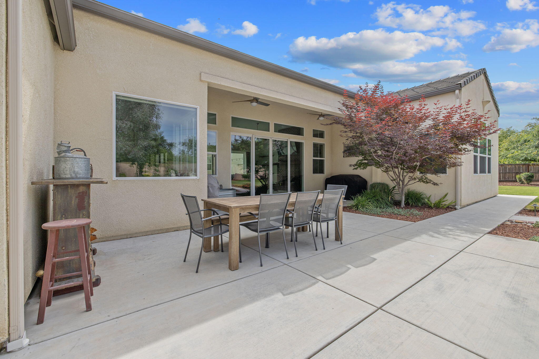3500 W Lark Ave, Visalia, CA 93291