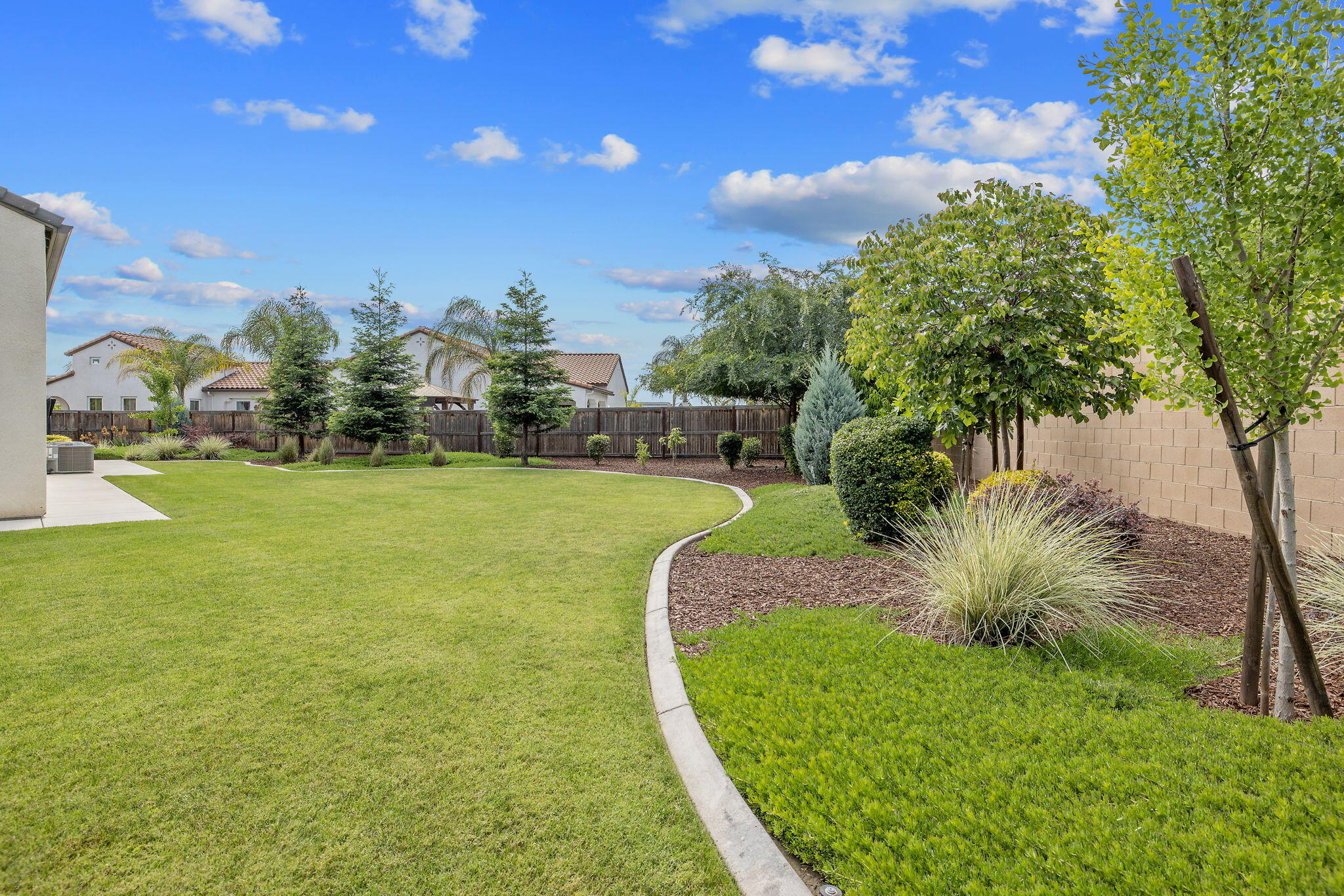 3500 W Lark Ave, Visalia, CA 93291