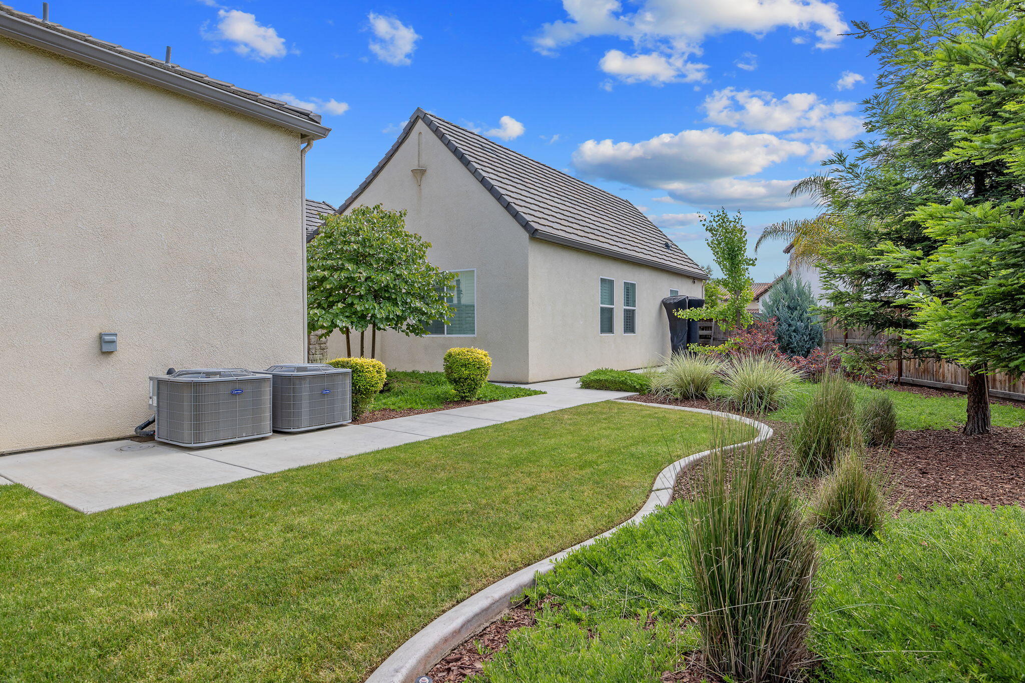3500 W Lark Ave, Visalia, CA 93291