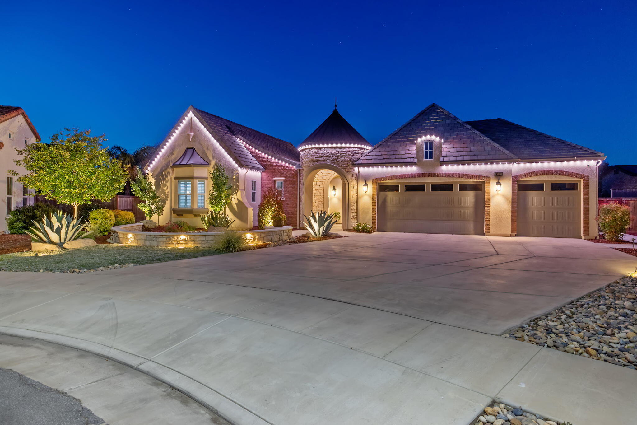 3500 W Lark Ave, Visalia, CA 93291
