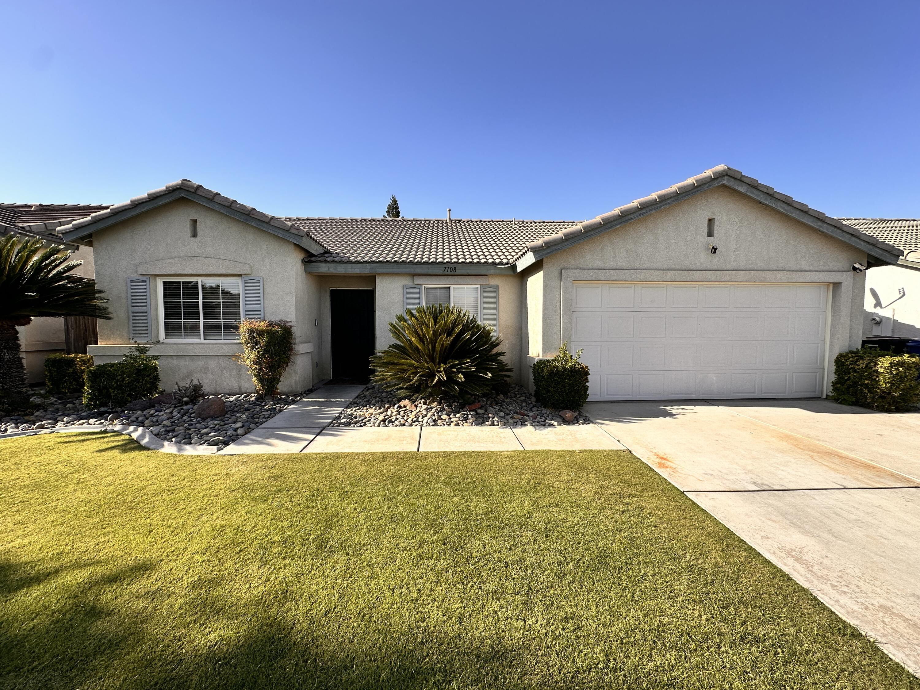 7108 Drift Creek St, Bakersfield, CA 93313