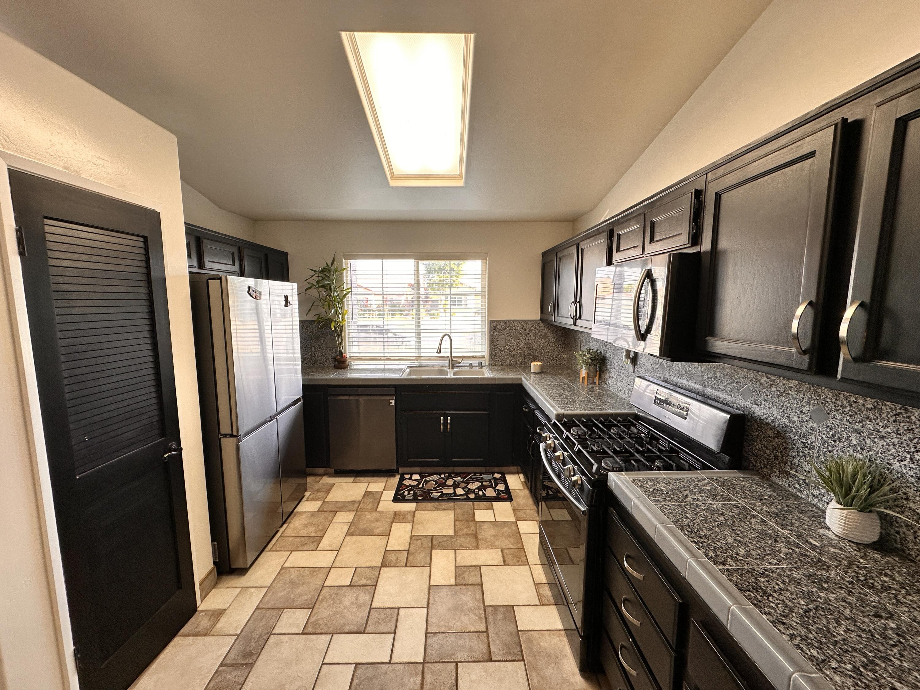 7108 Drift Creek St, Bakersfield, CA 93313
