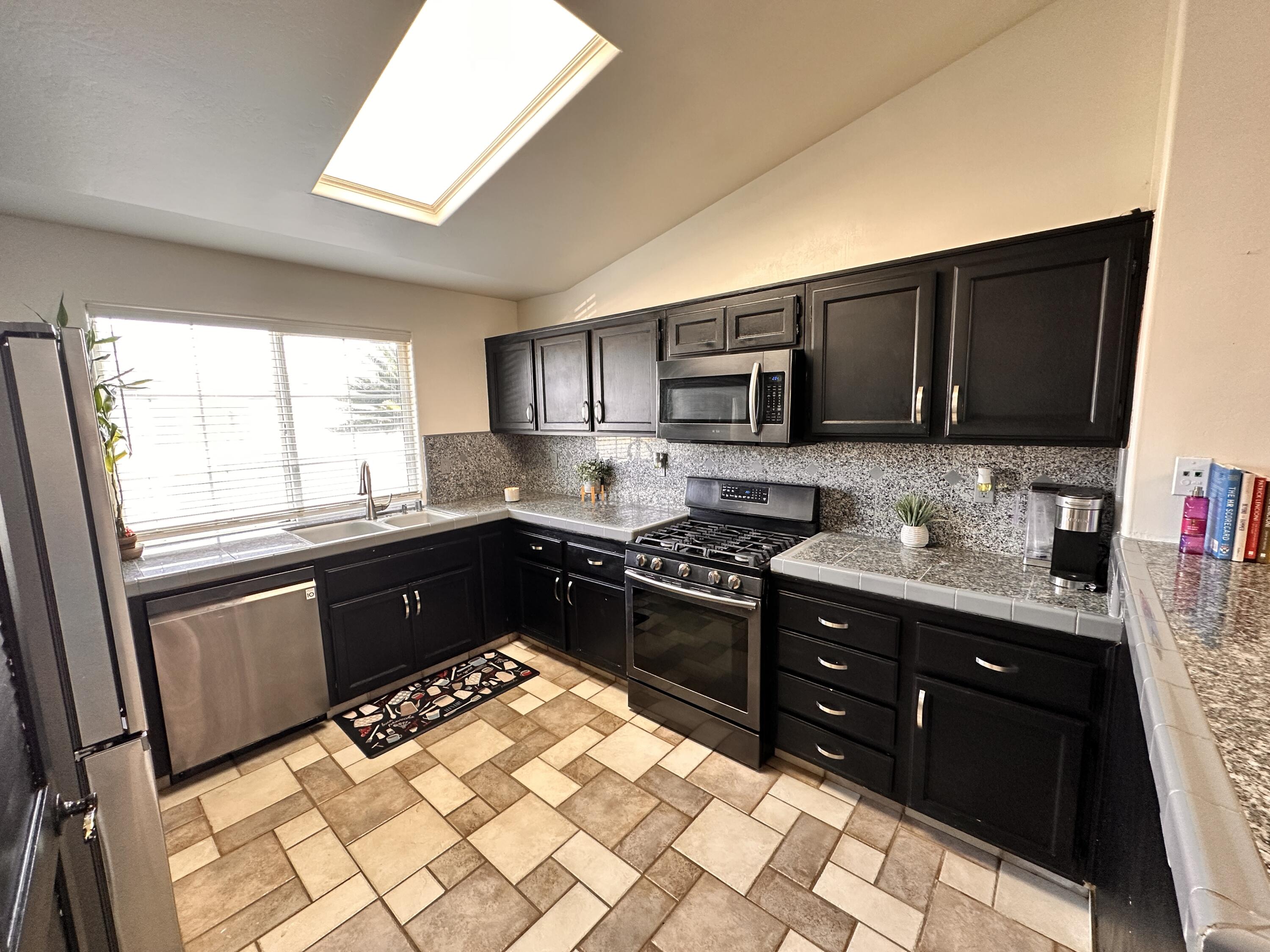 7108 Drift Creek St, Bakersfield, CA 93313