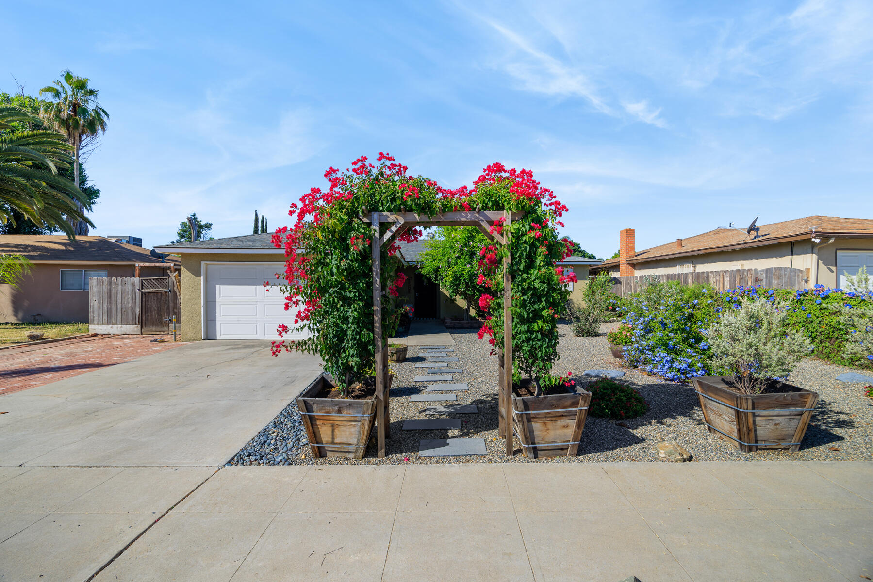 2423 W Norwich Ave, Fresno, CA 93705