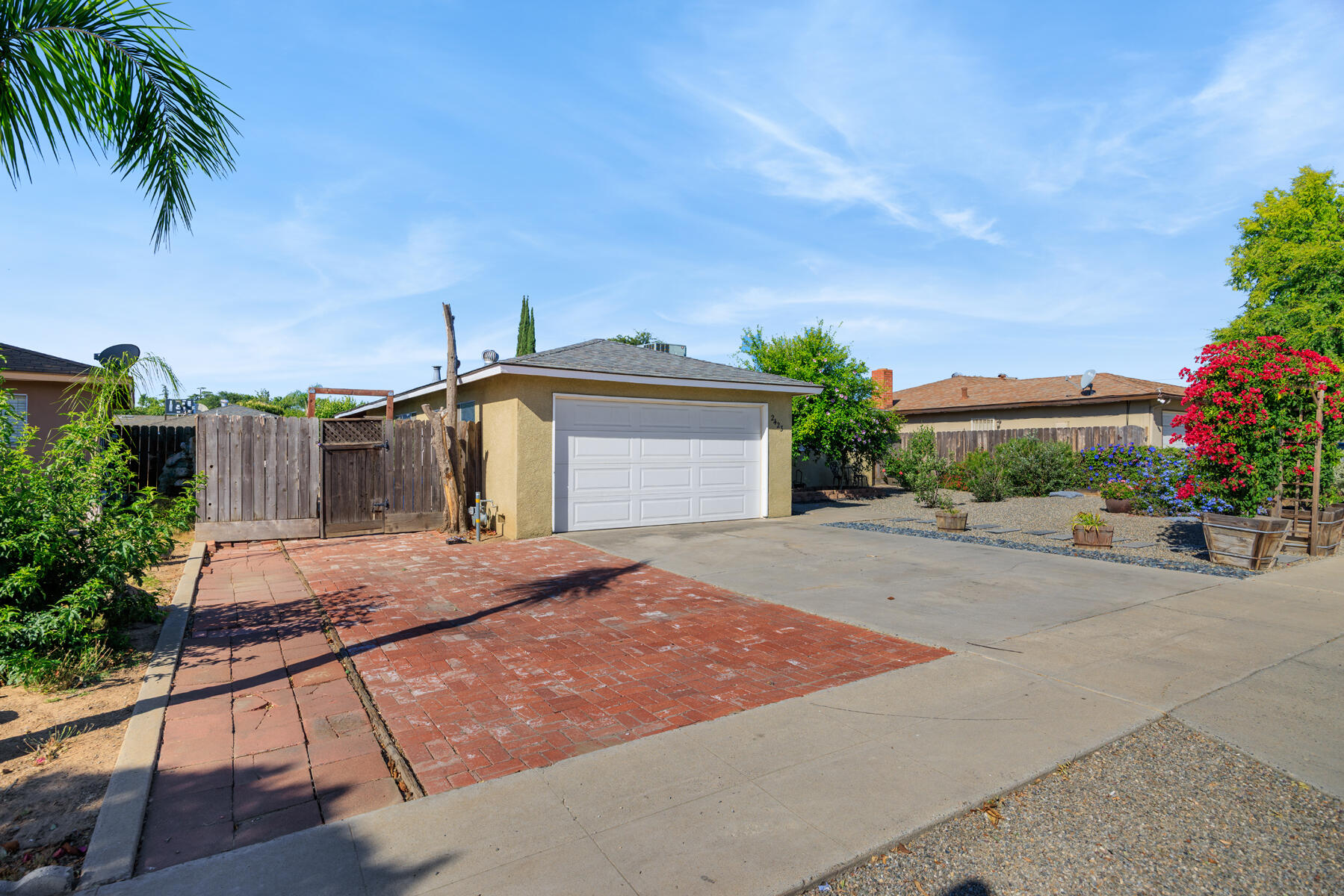 2423 W Norwich Ave, Fresno, CA 93705