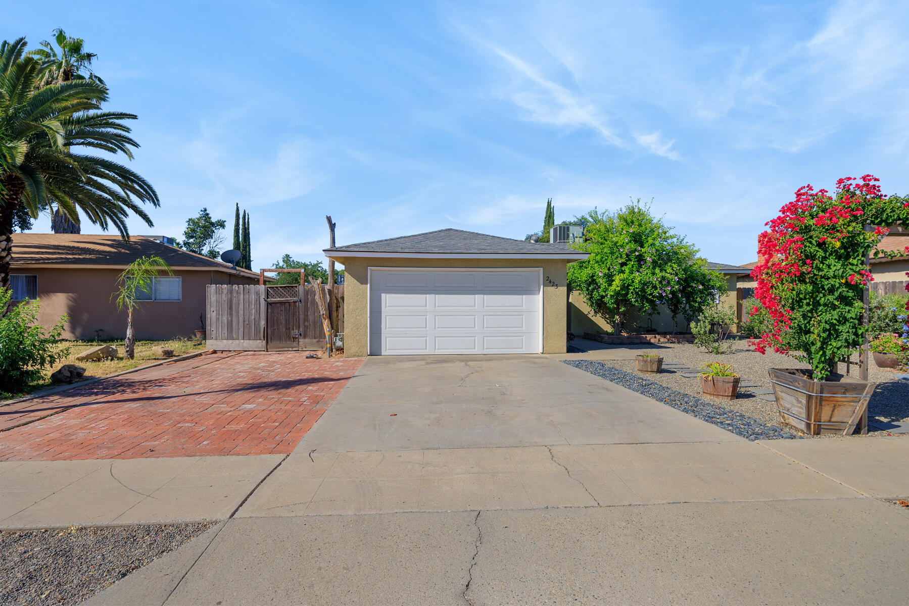 2423 W Norwich Ave, Fresno, CA 93705