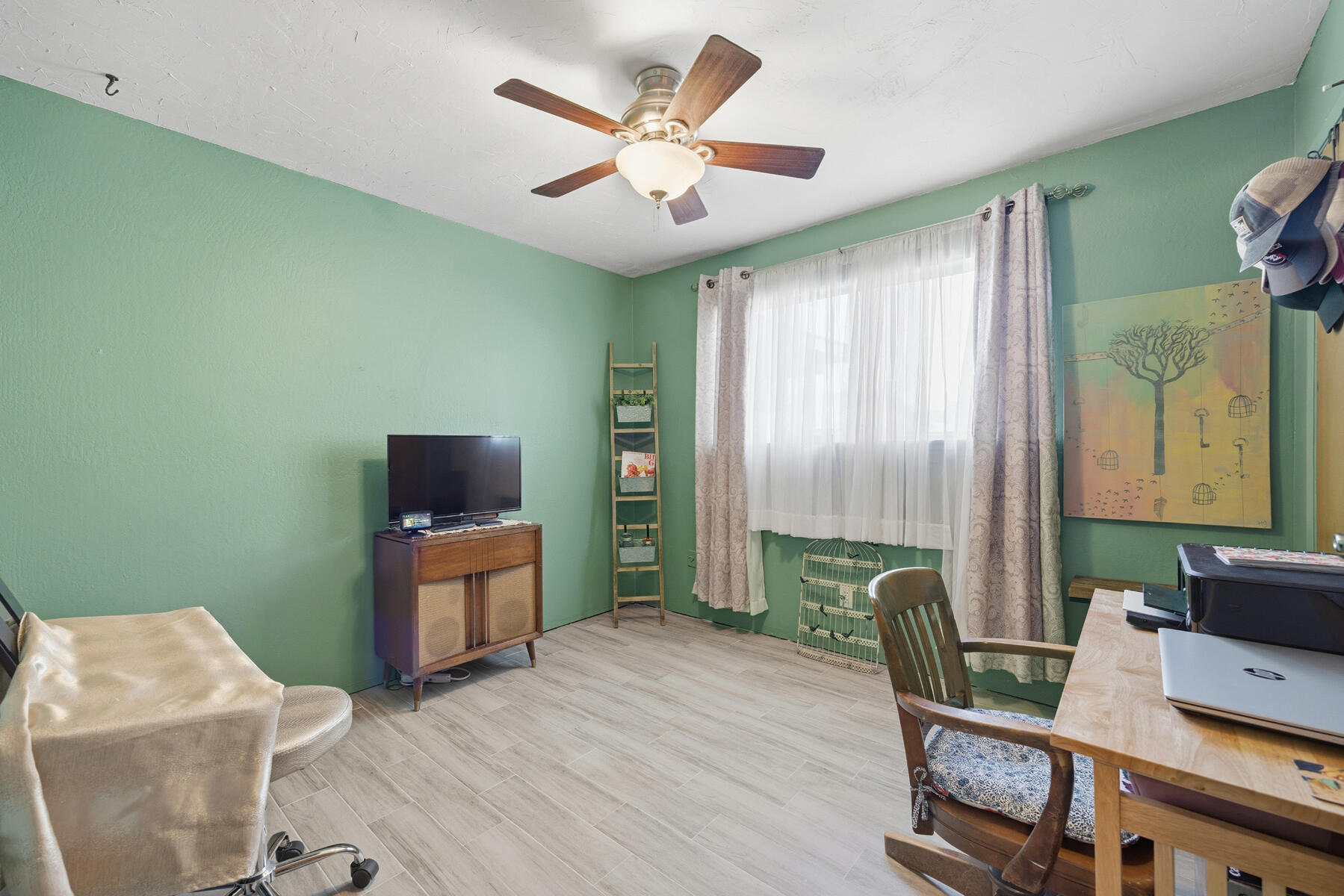 2423 W Norwich Ave, Fresno, CA 93705