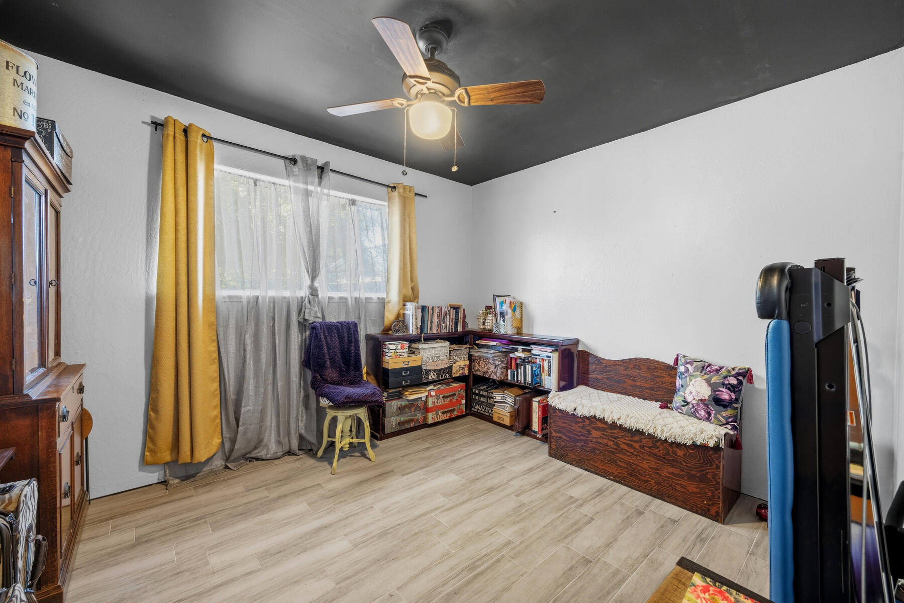 2423 W Norwich Ave, Fresno, CA 93705