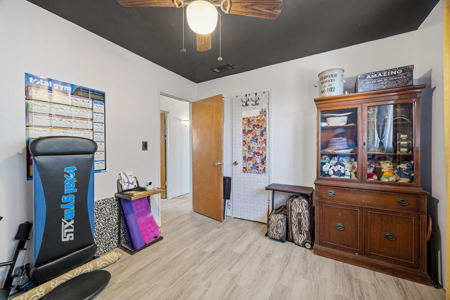 2423 W Norwich Ave, Fresno, CA 93705