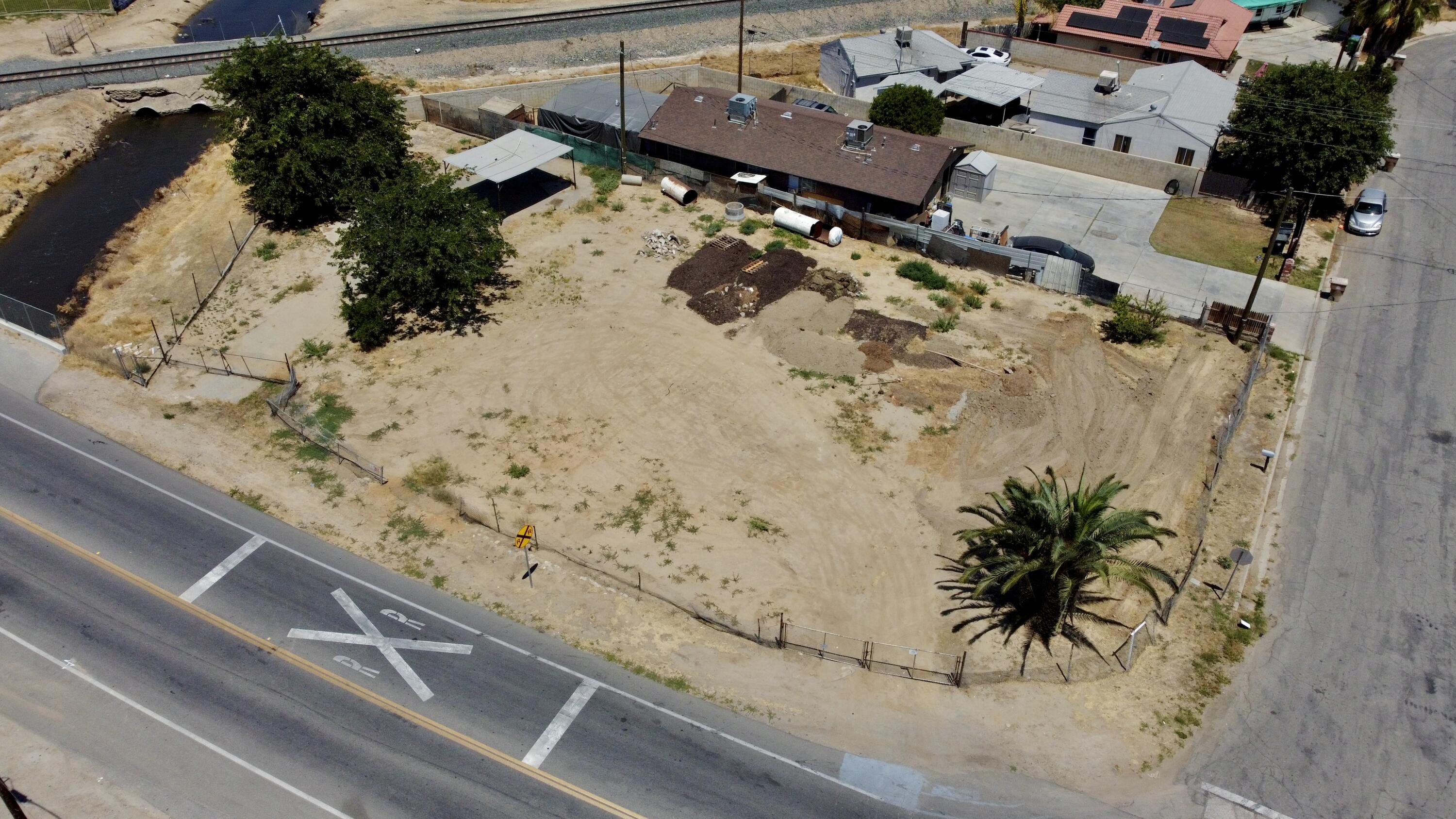 326 Wilson Rd, Bakersfield, CA 93307