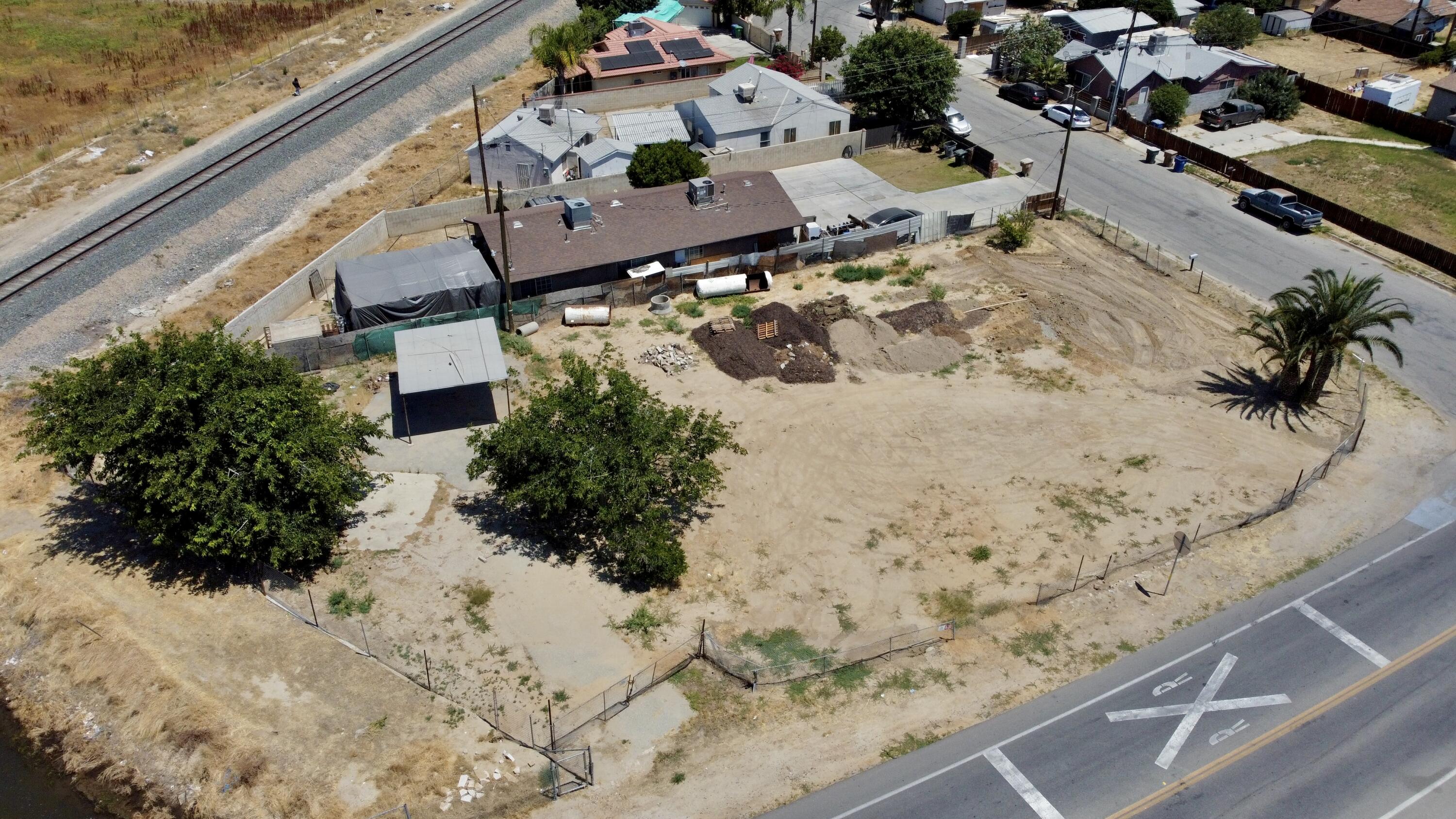326 Wilson Rd, Bakersfield, CA 93307