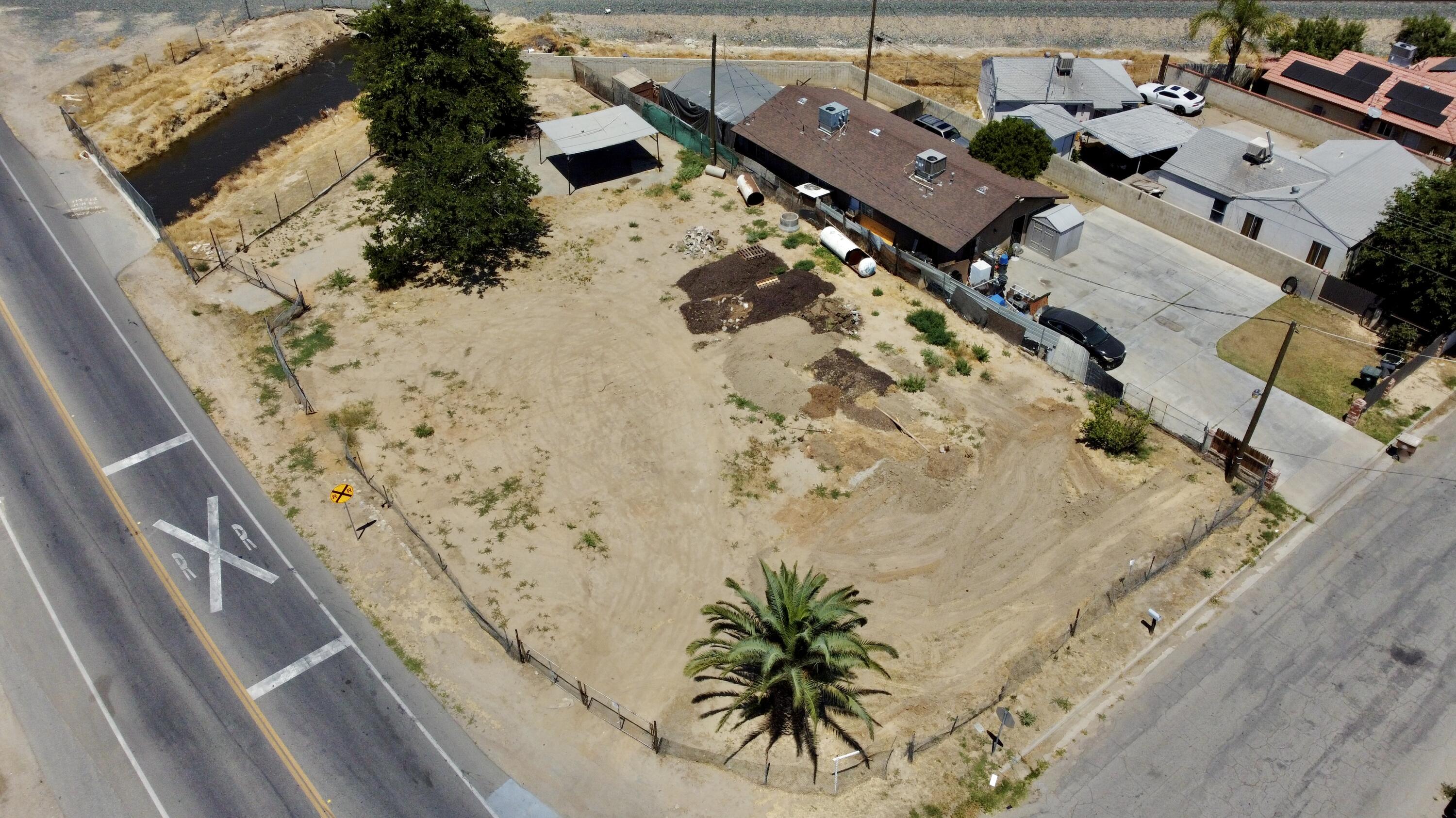 326 Wilson Rd, Bakersfield, CA 93307