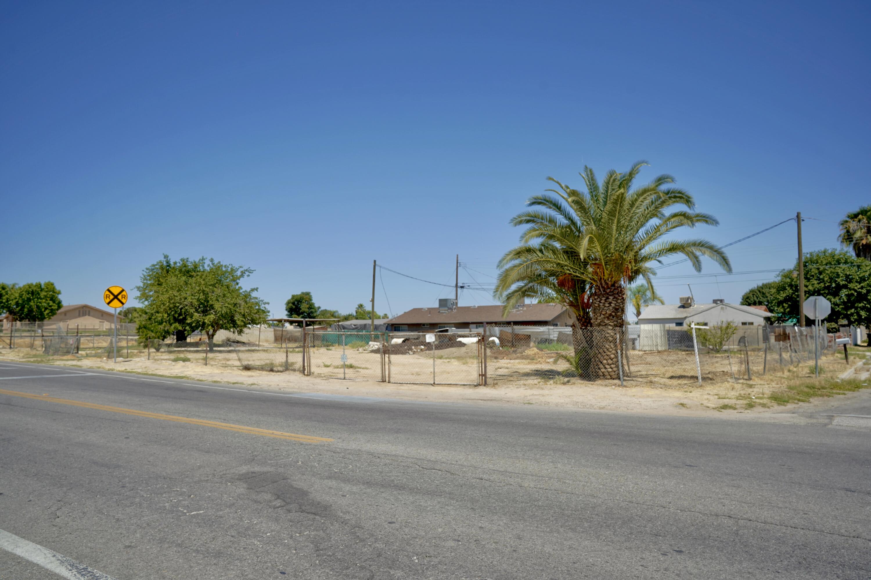 326 Wilson Rd, Bakersfield, CA 93307