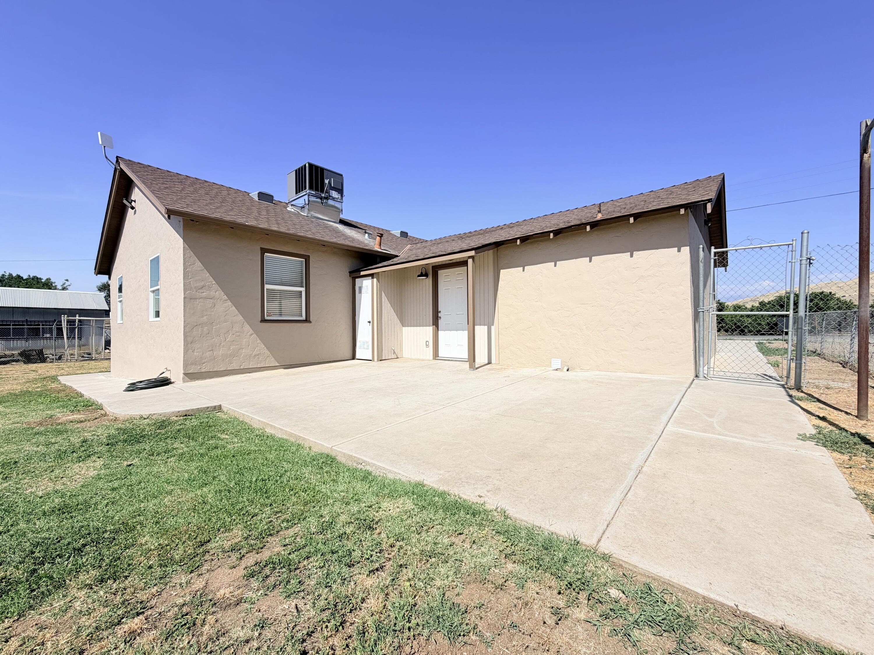 1765 S Crestview St, Porterville, CA 93257