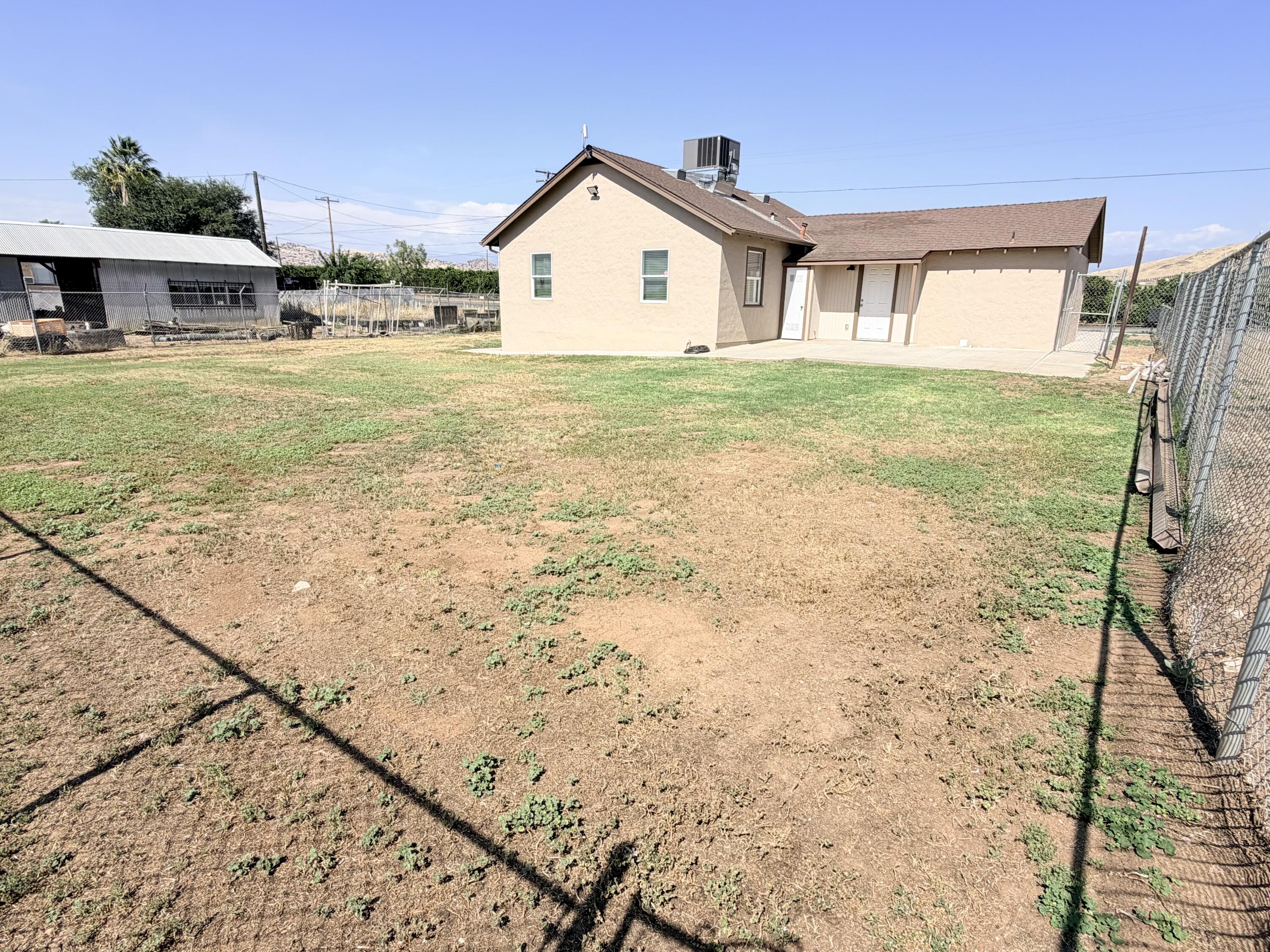 1765 S Crestview St, Porterville, CA 93257