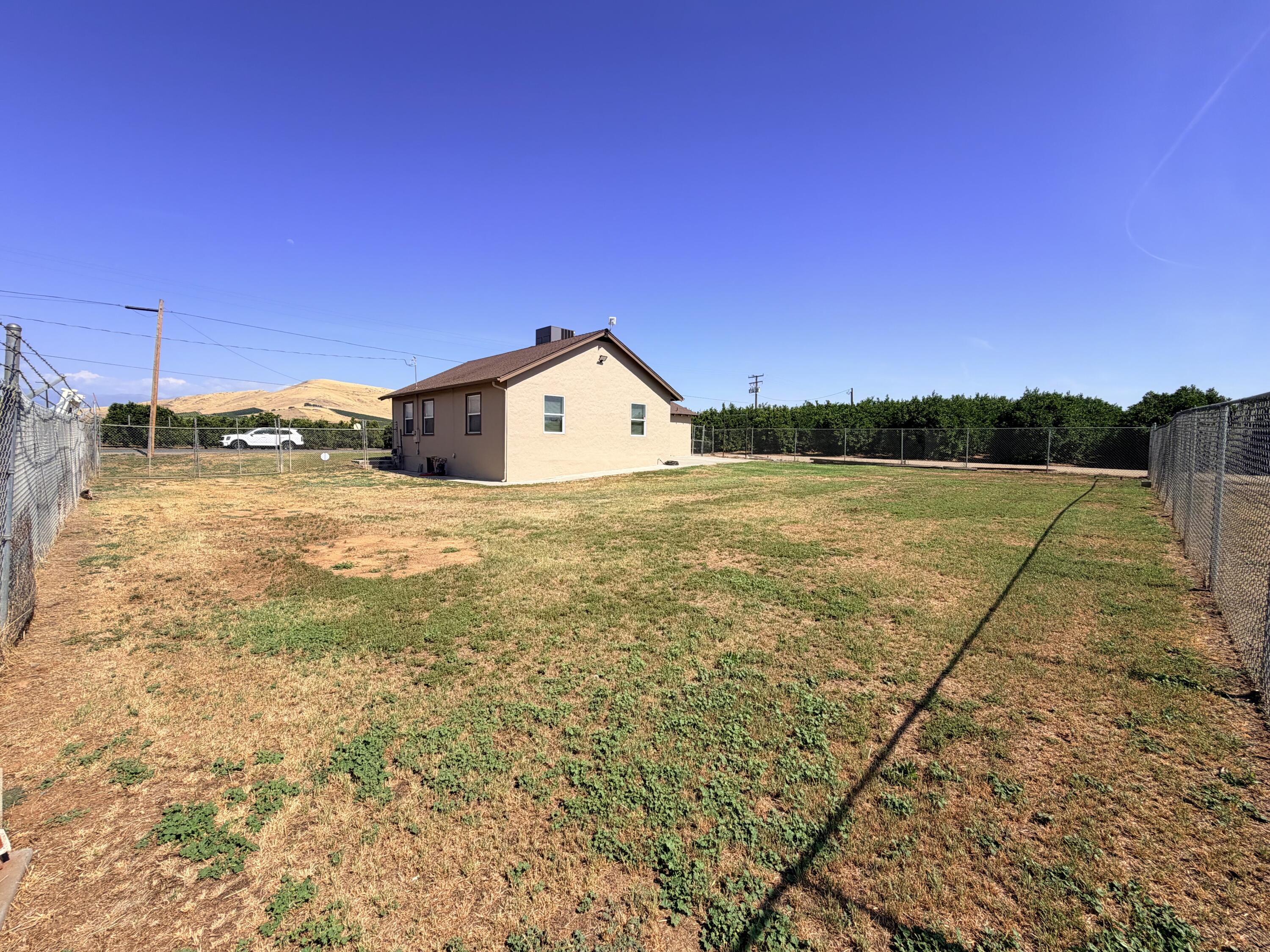 1765 S Crestview St, Porterville, CA 93257