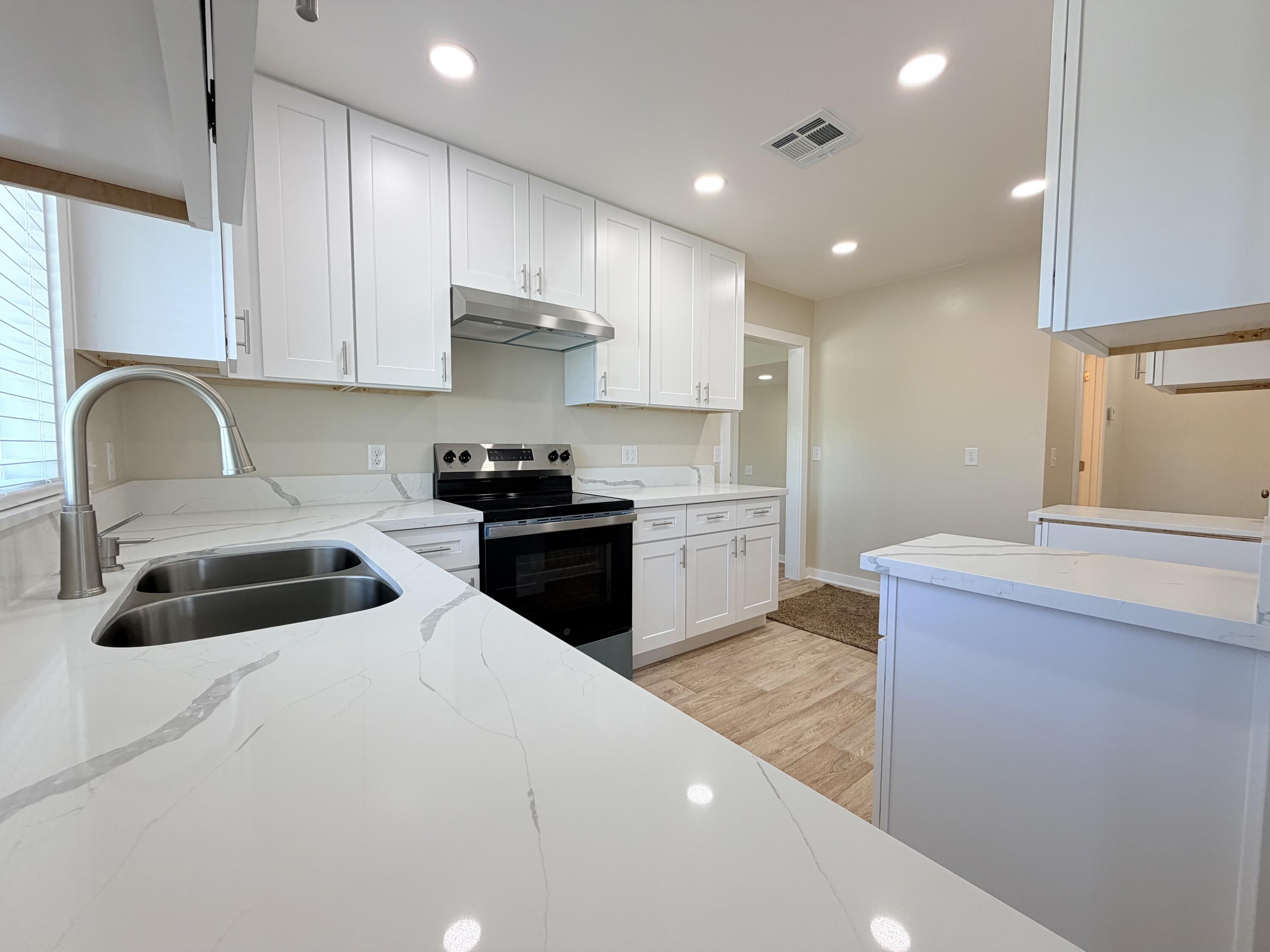 1765 S Crestview St, Porterville, CA 93257