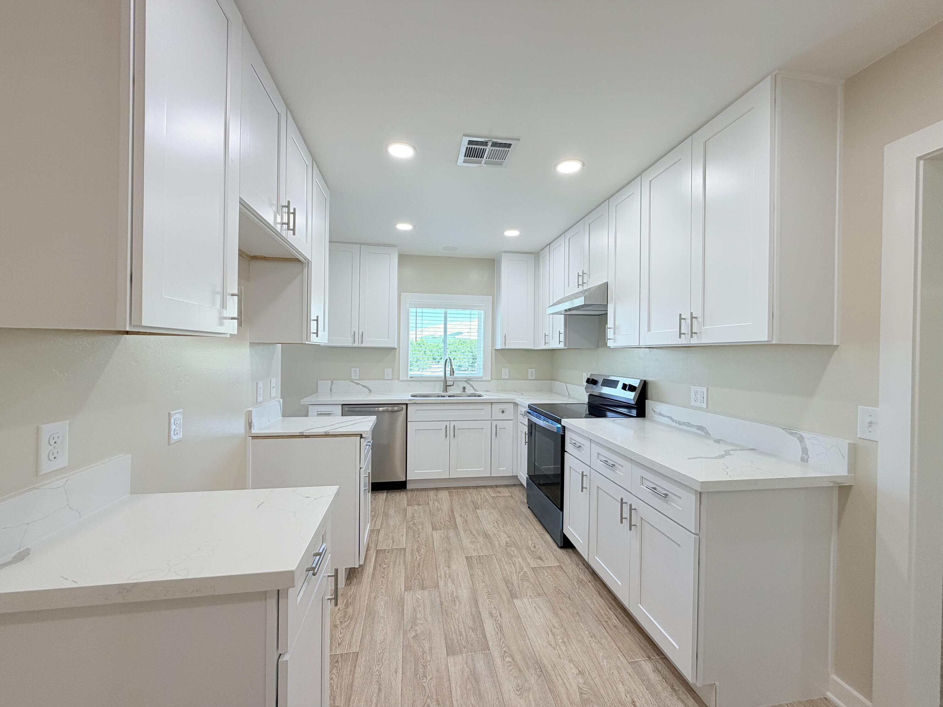 1765 S Crestview St, Porterville, CA 93257