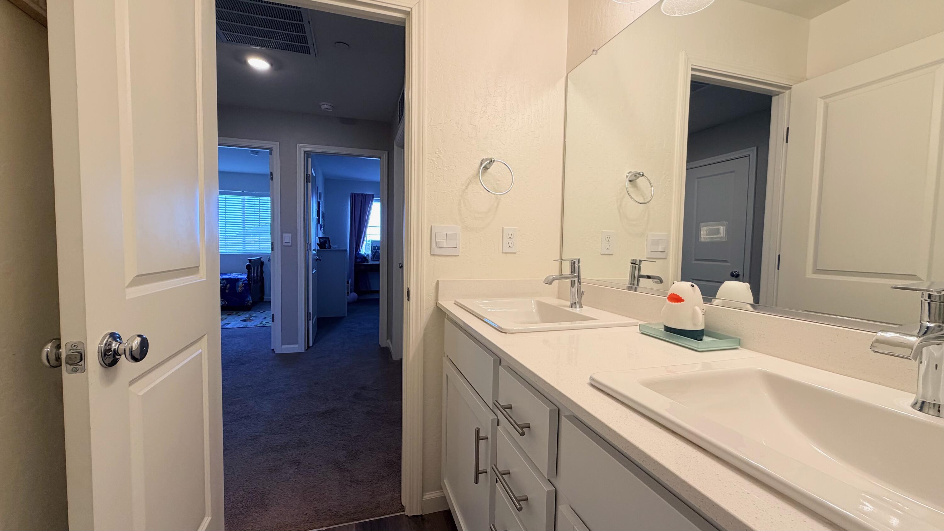 2439 Sawgrass Ave, Tulare, CA 93274