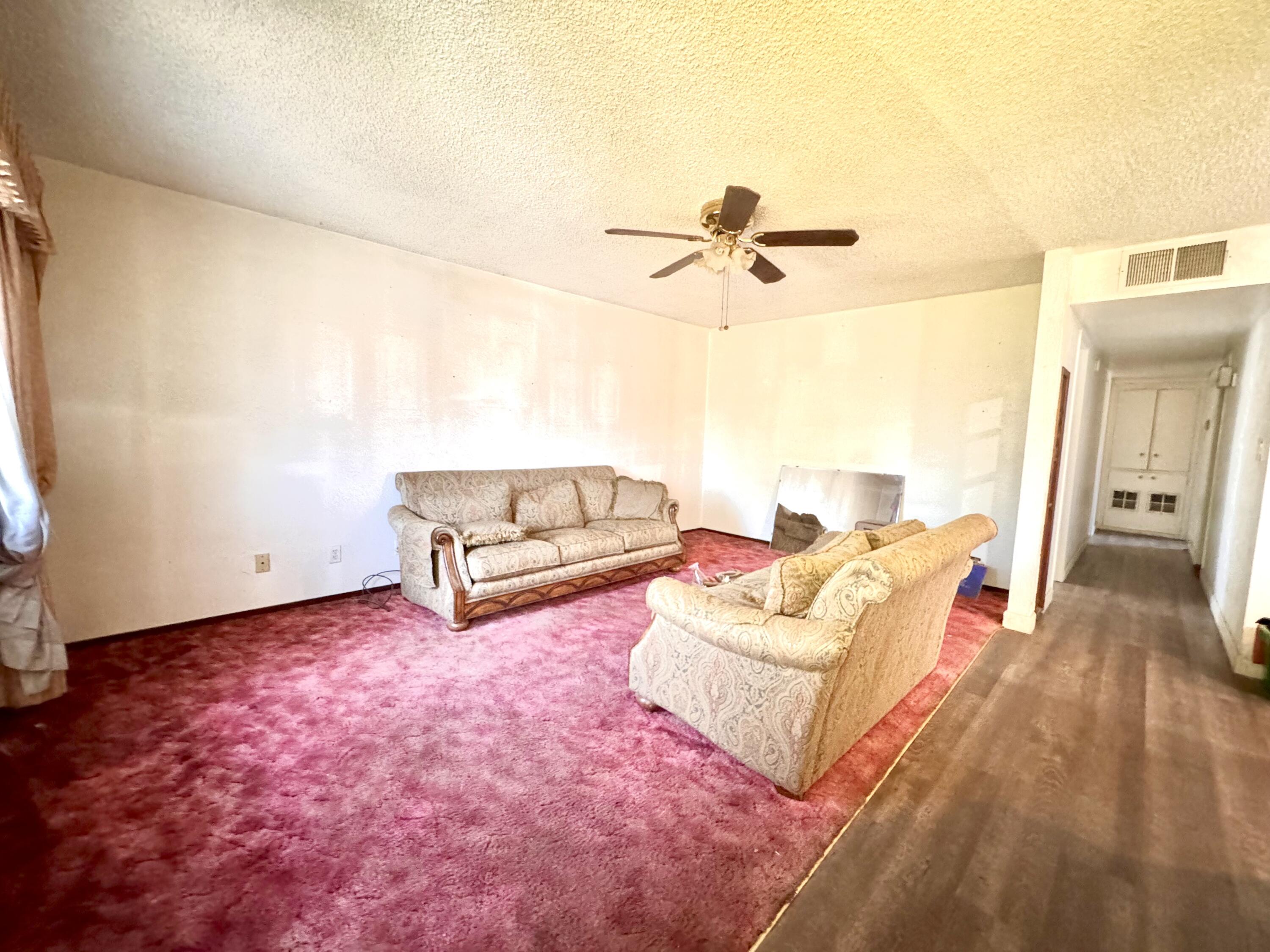 208 N Lombardi St, Porterville, CA 93257