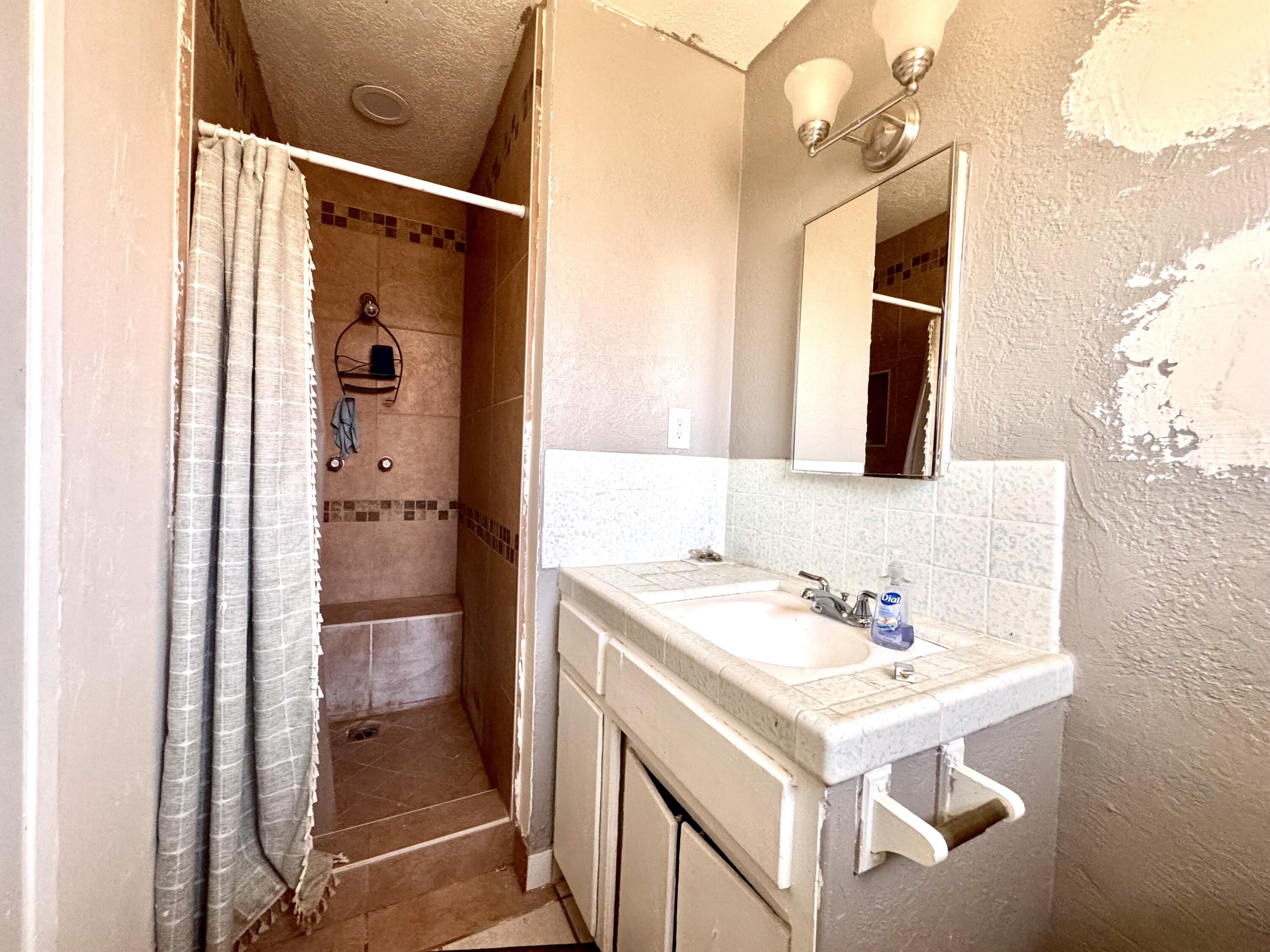 208 N Lombardi St, Porterville, CA 93257