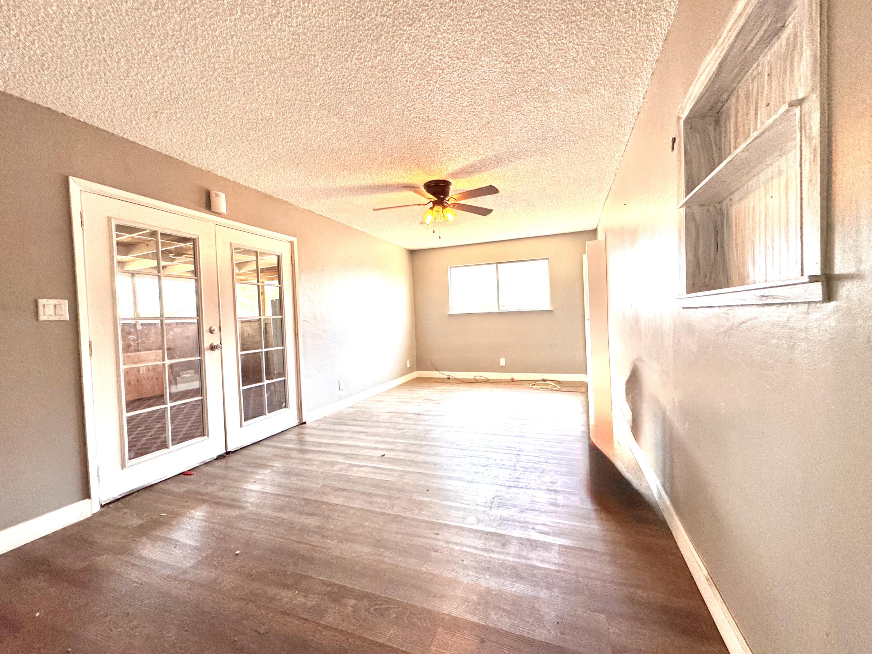 208 N Lombardi St, Porterville, CA 93257