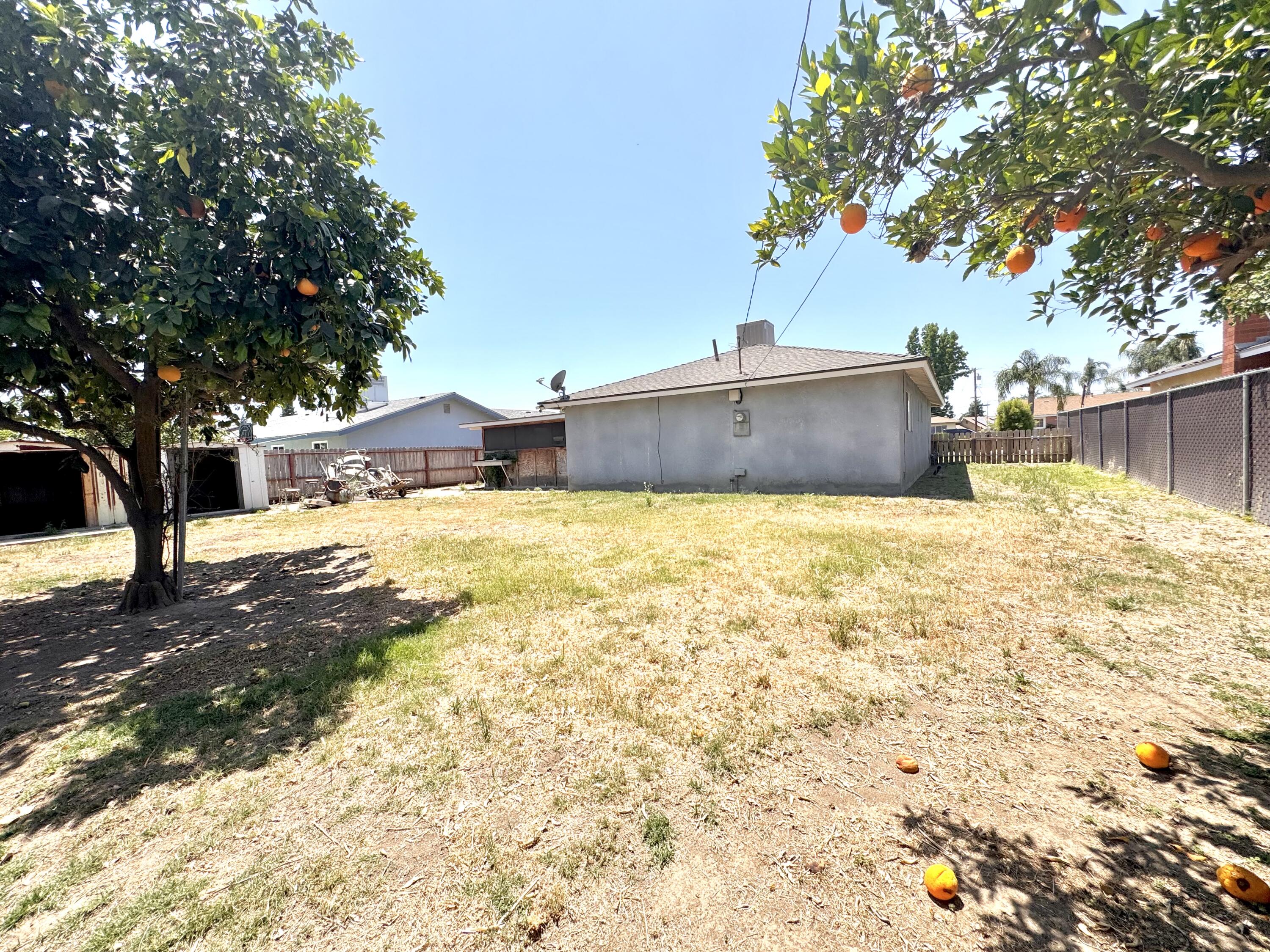 208 N Lombardi St, Porterville, CA 93257