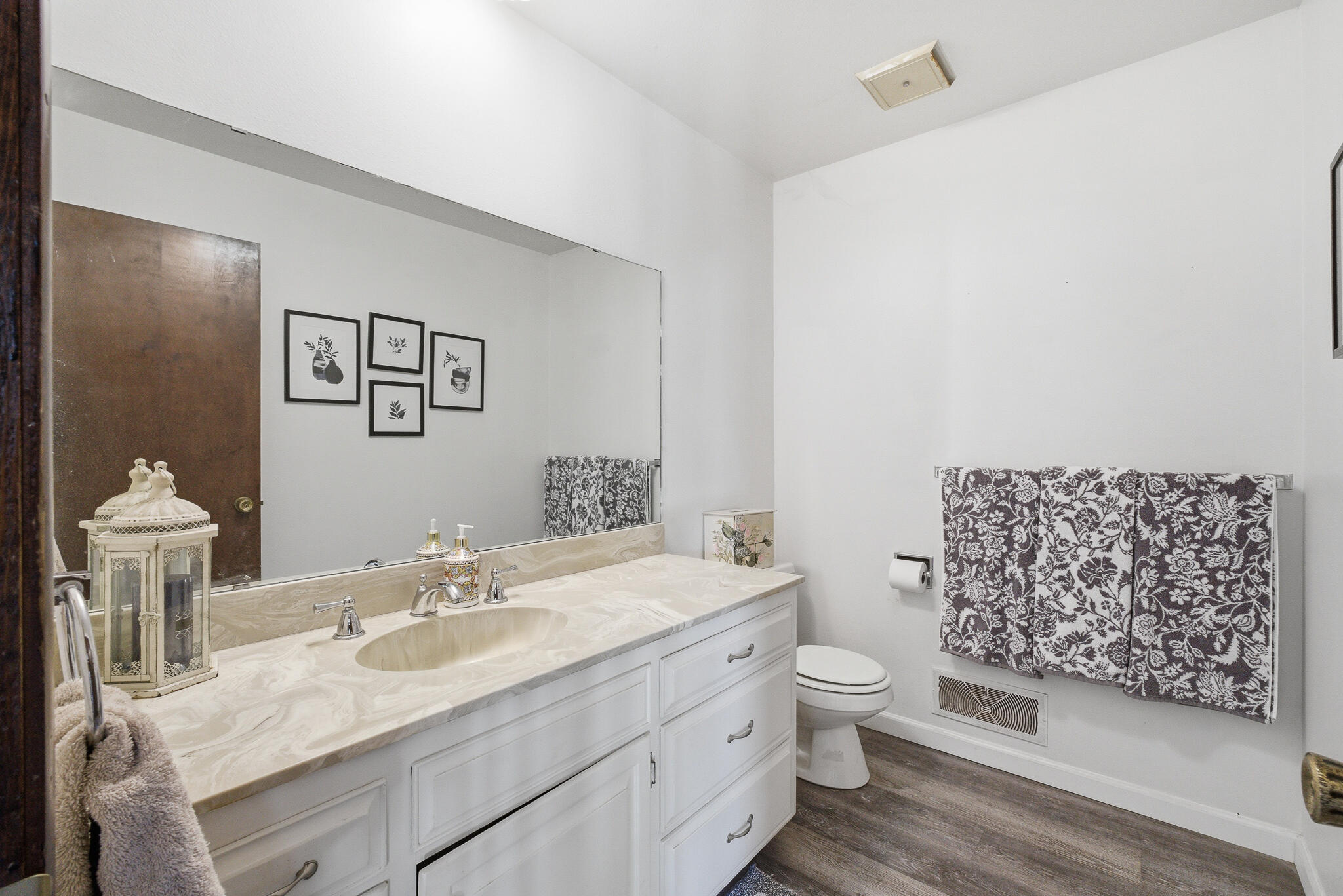 511 N Helene St, Tulare, CA 93274