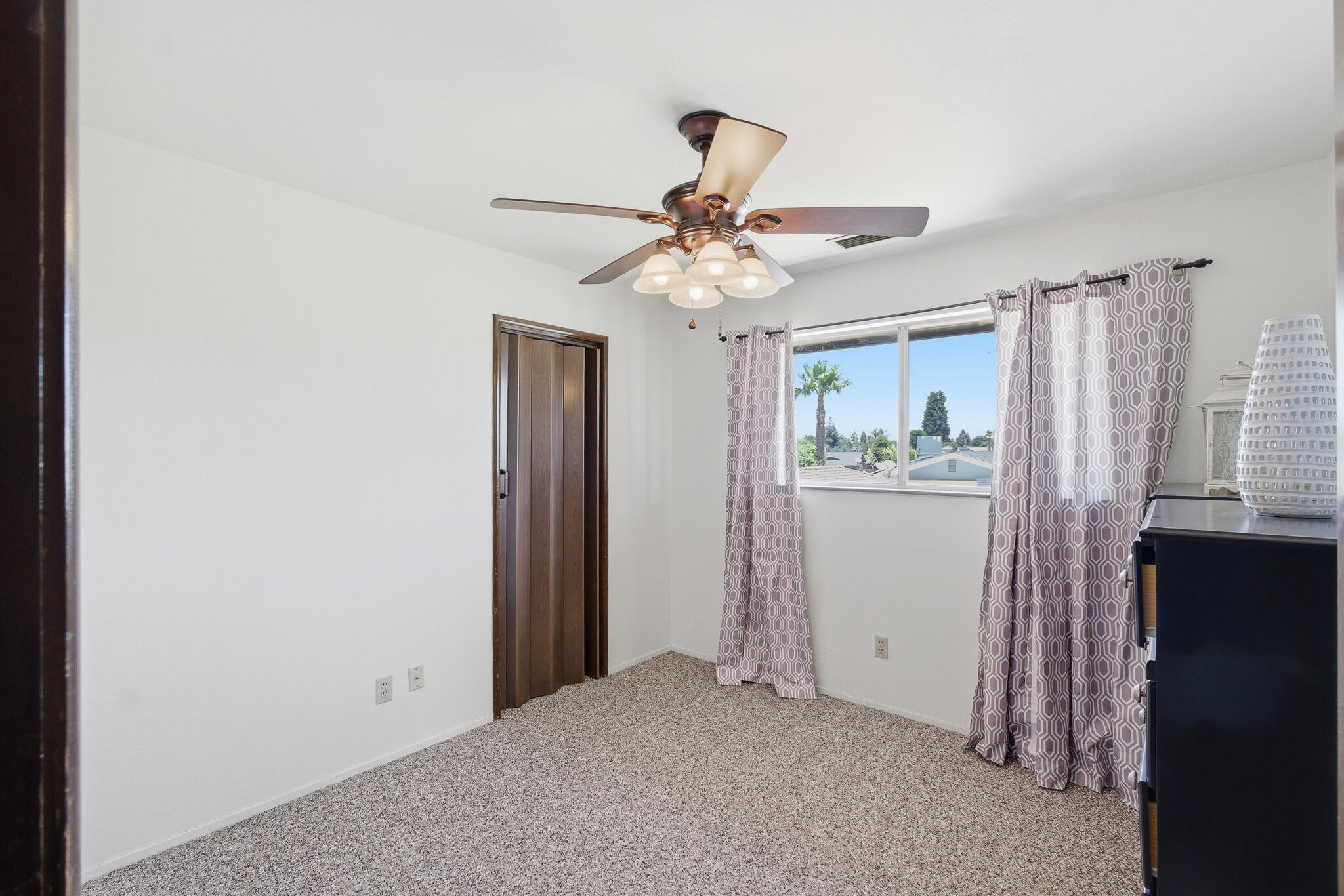 511 N Helene St, Tulare, CA 93274