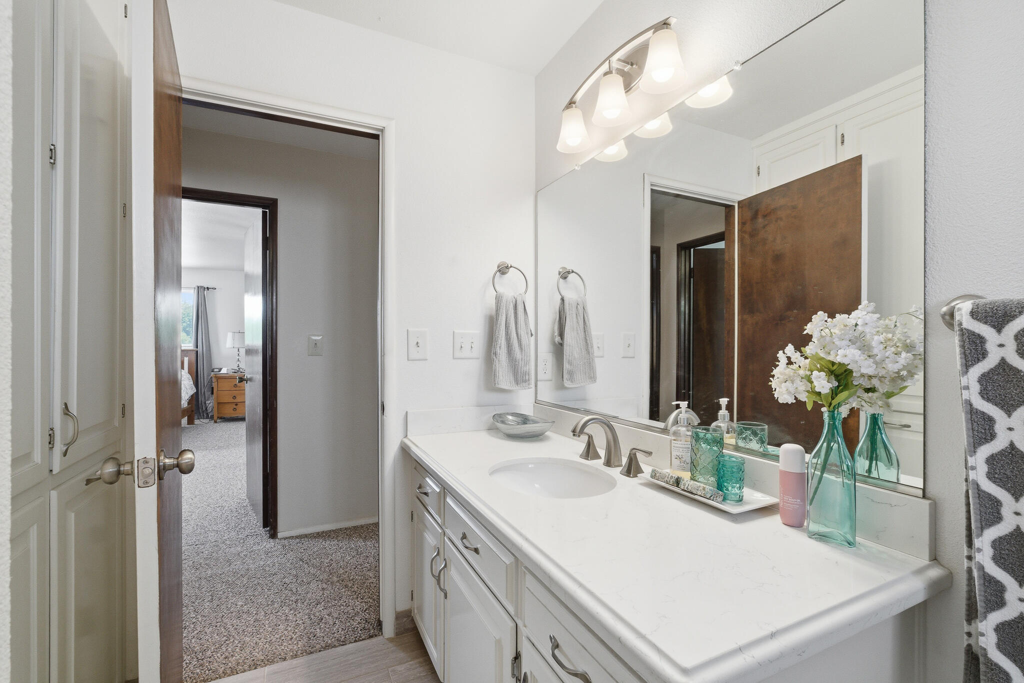 511 N Helene St, Tulare, CA 93274