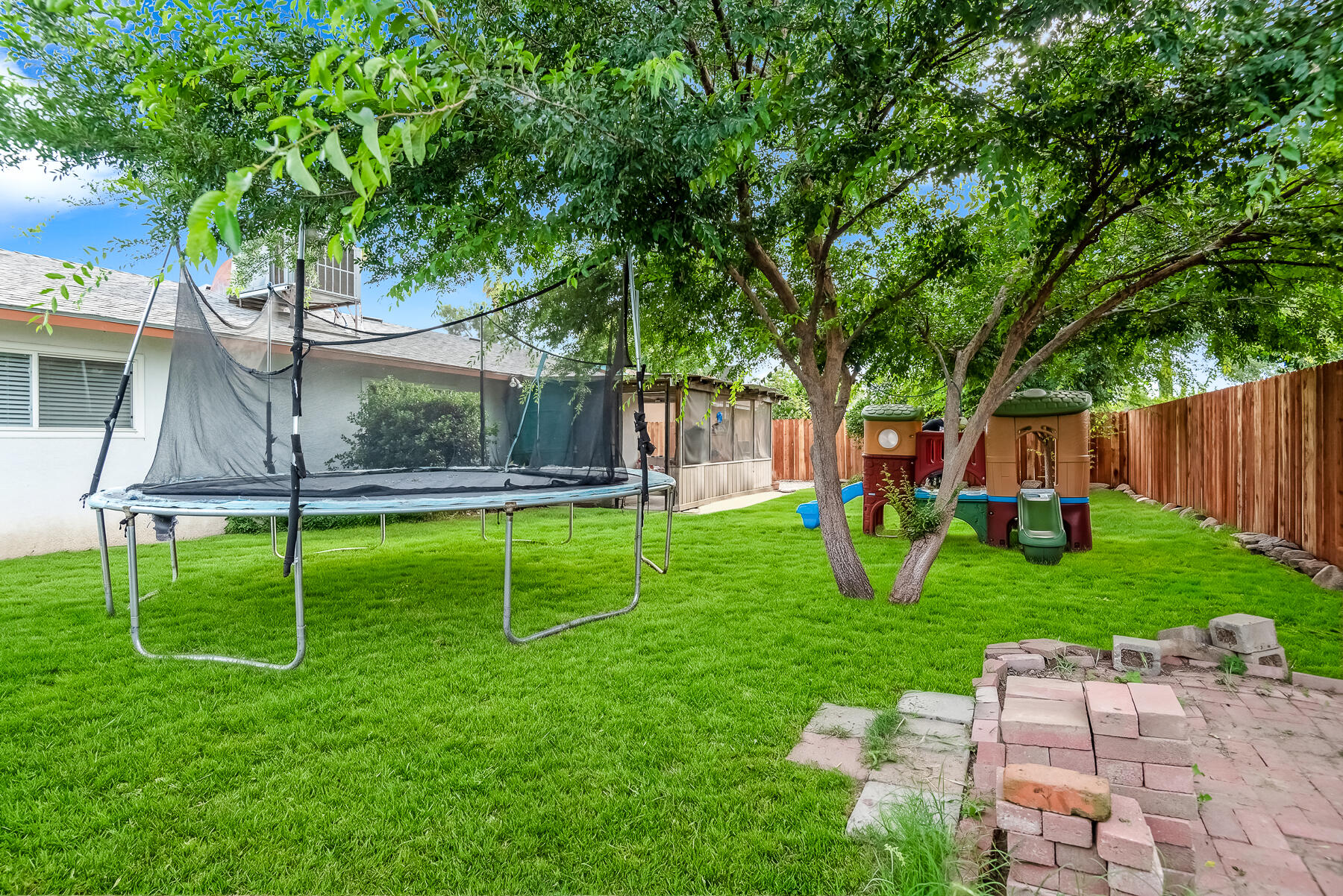 1818 W Buena Vista Ave, Visalia, CA 93291