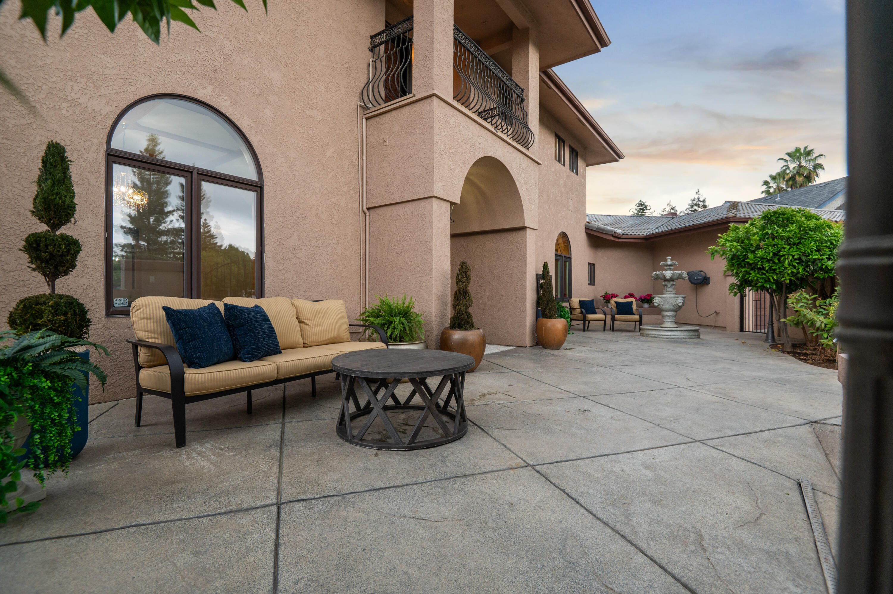1617 N Aspen Ct, Visalia, CA 93291