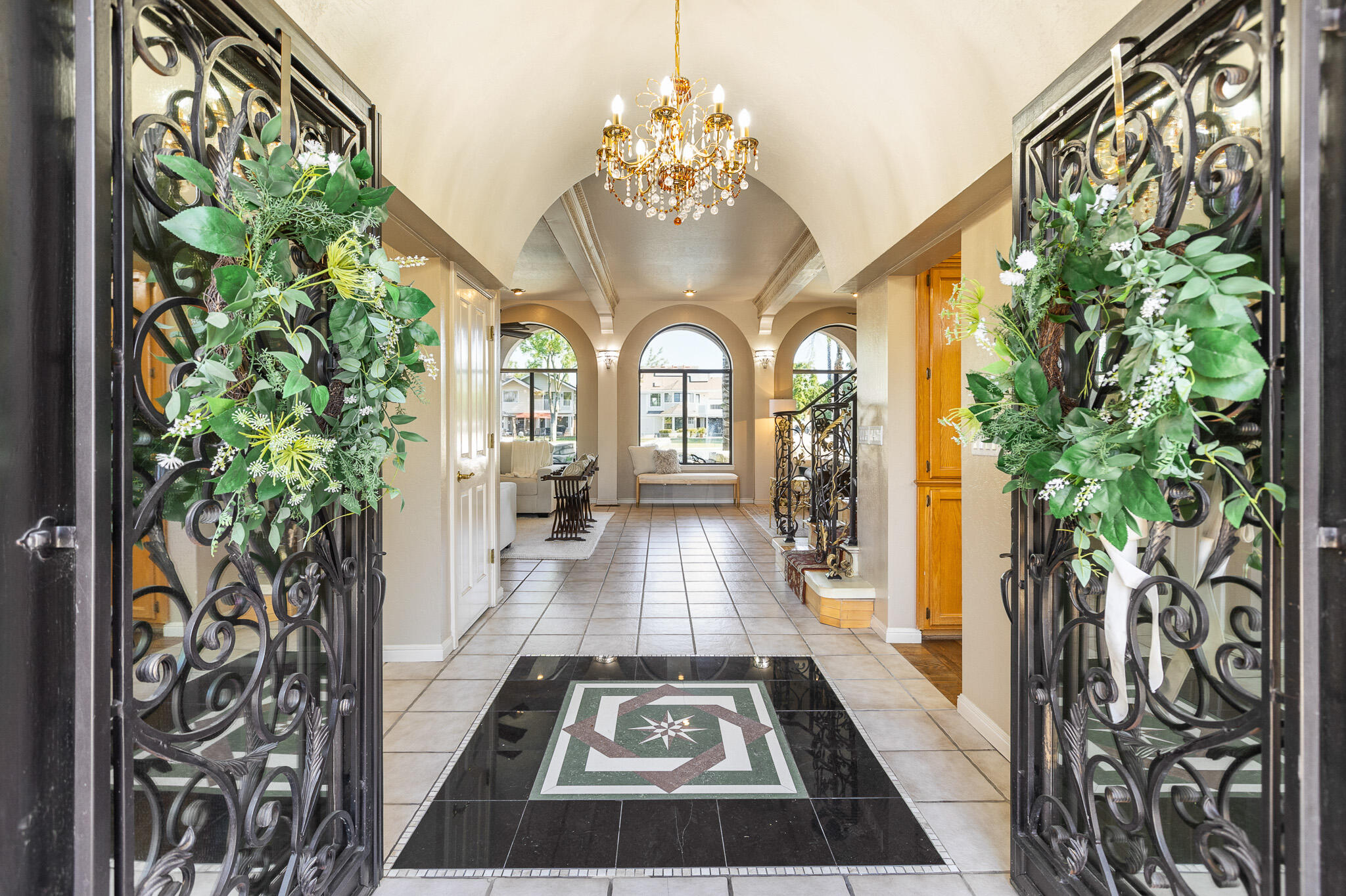 1617 N Aspen Ct, Visalia, CA 93291