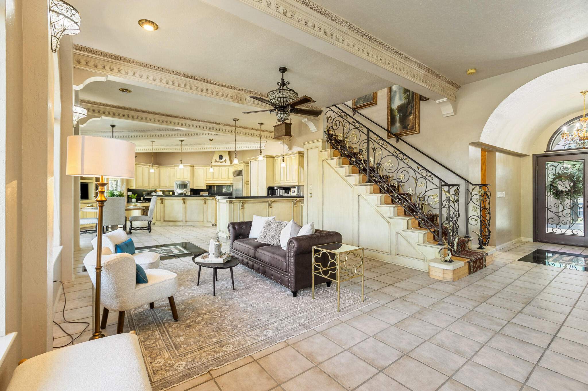 1617 N Aspen Ct, Visalia, CA 93291