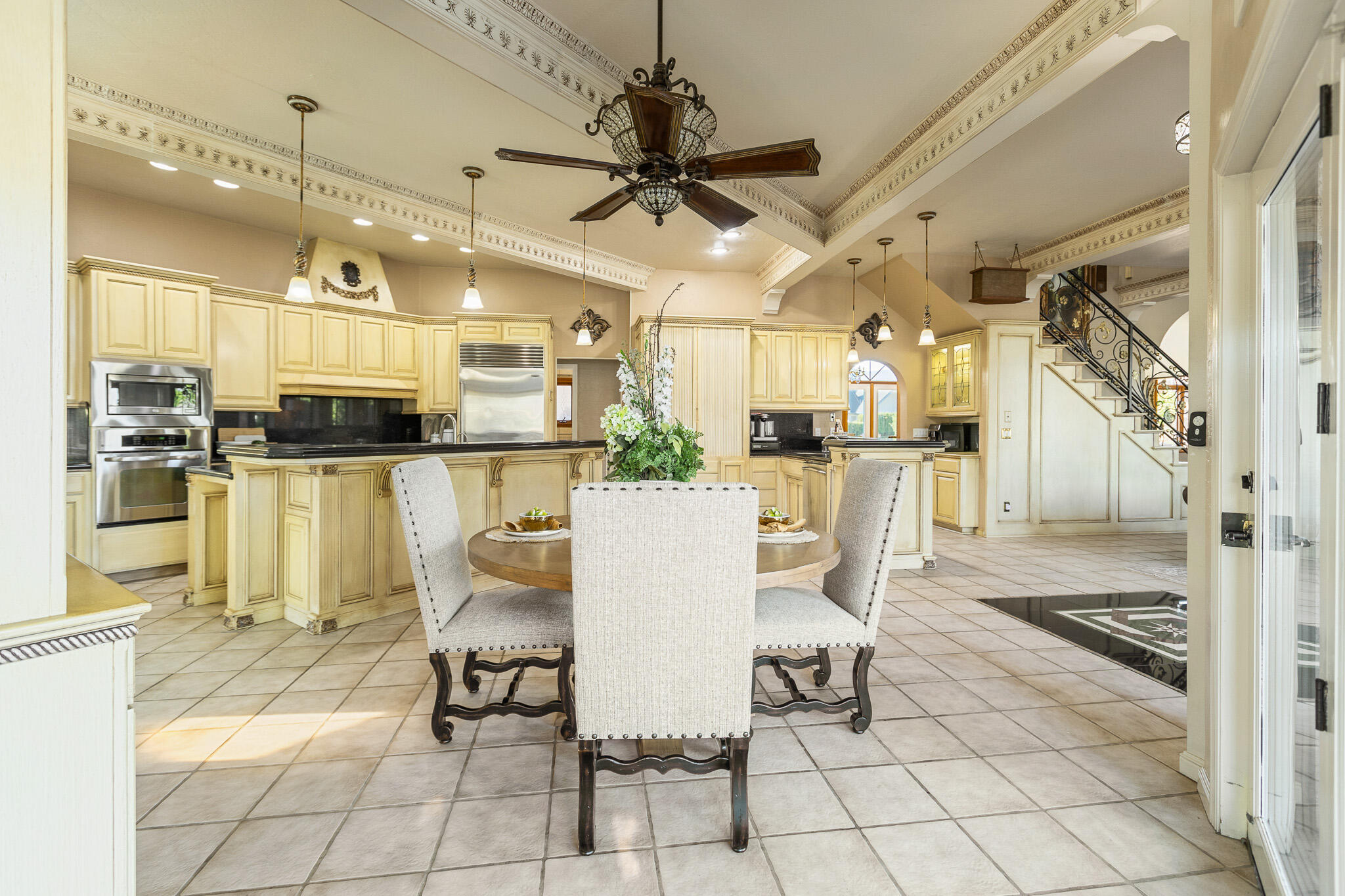 1617 N Aspen Ct, Visalia, CA 93291